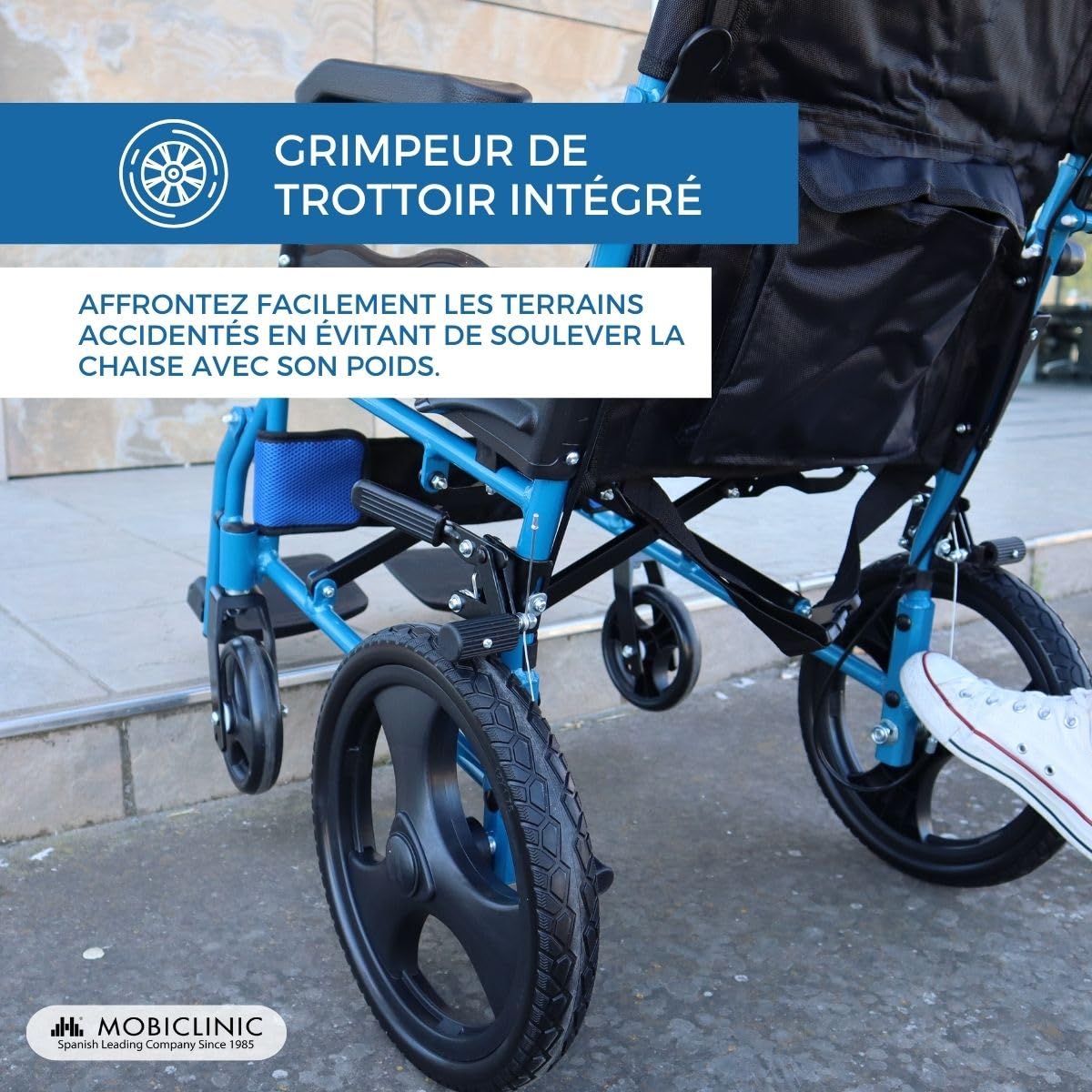 Mobiclinic, Fauteuil roulant de transit, Mod pirámide, Aluminium, Pliable, Frein sur poignées, Pour personnes âgées, Repose-pieds, Accoudoirs, Léger, Siège 46 cm,