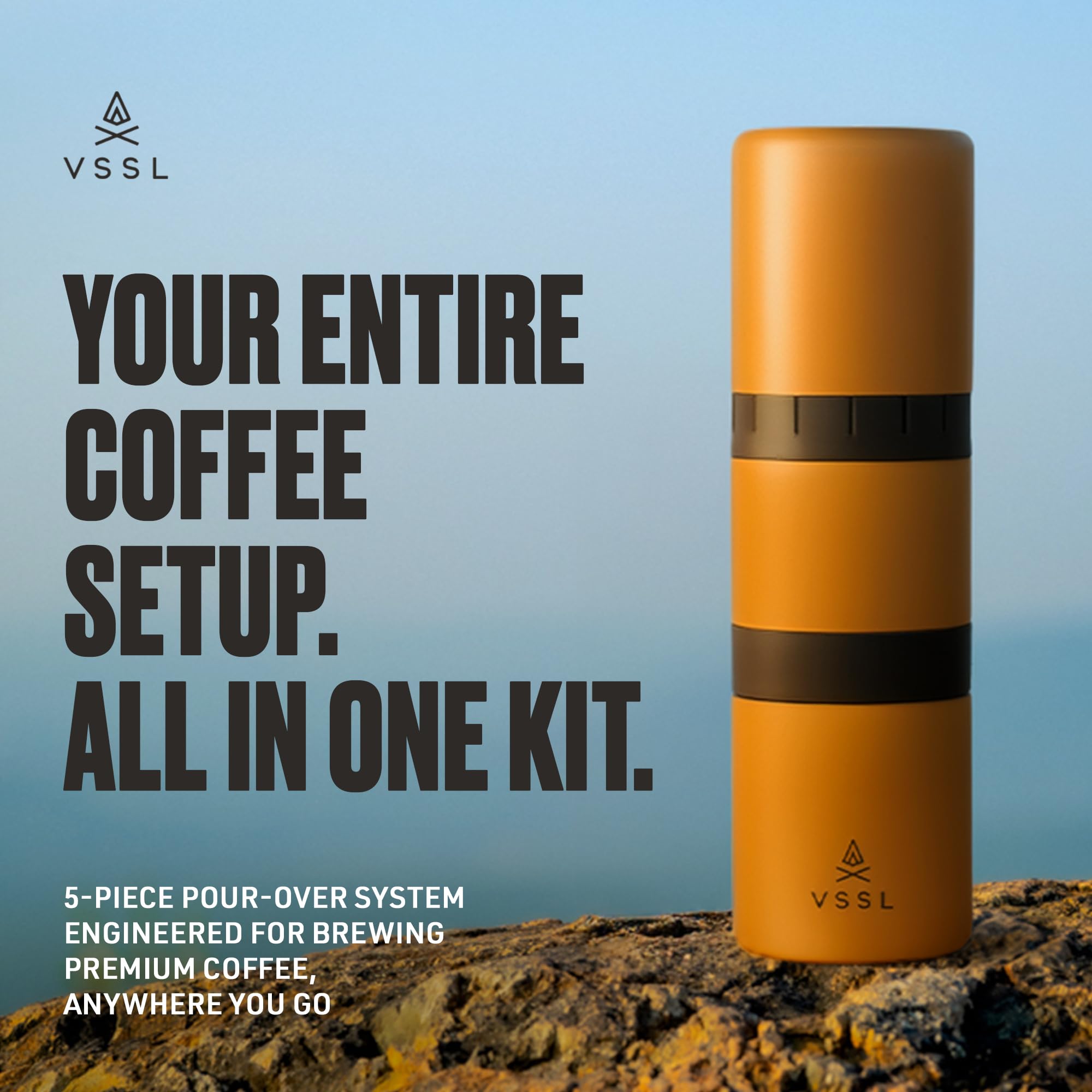 VSSL - Nest Pour Over Kaffee-Set, Kaffeemaschine für Camping, All-in-One Travel Pour Over, transportabler Tropfer, zwei 284 ml Edelstahl-Reisebecher, kompakte Aufbewahrung und Abenteuer bereit, Sahara