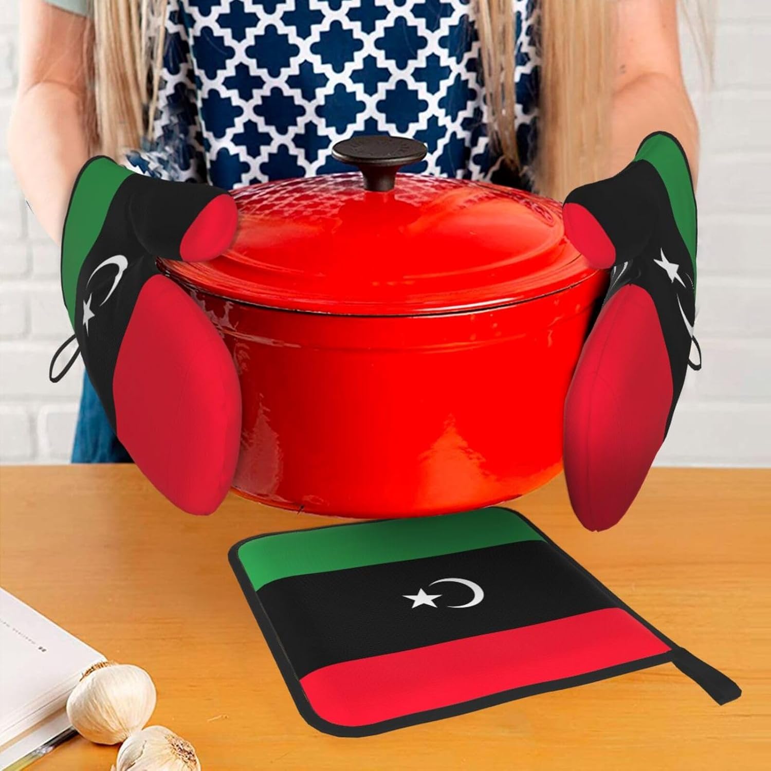 Libyan Flag Print Heat Resistant Microwave Gloves, Used for Baking, Cooking, and Fashion Kitchen Essentials