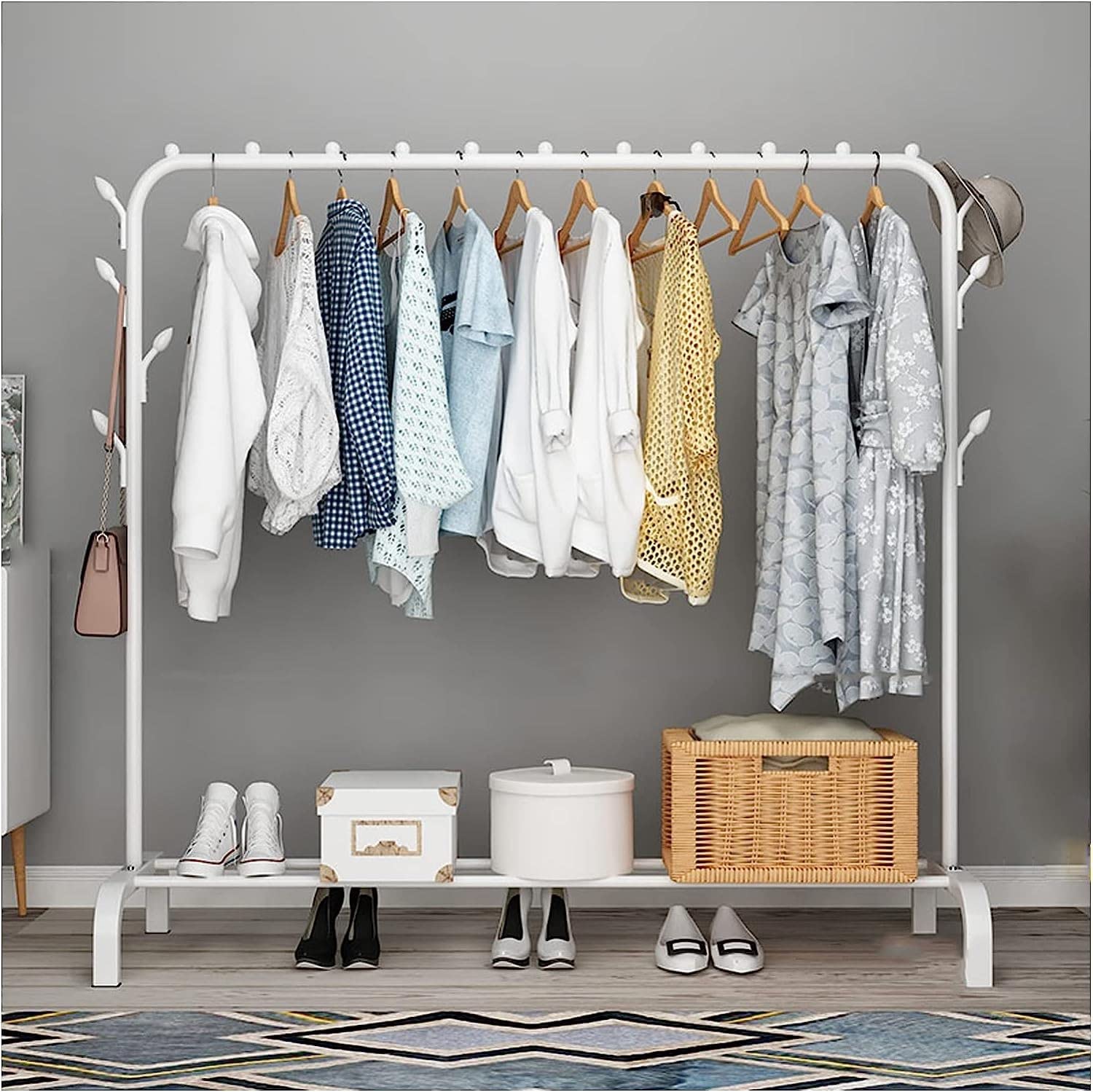 Rail à vêtements en acier inoxydable pour ranger la chambre et organiser le couloir de maison