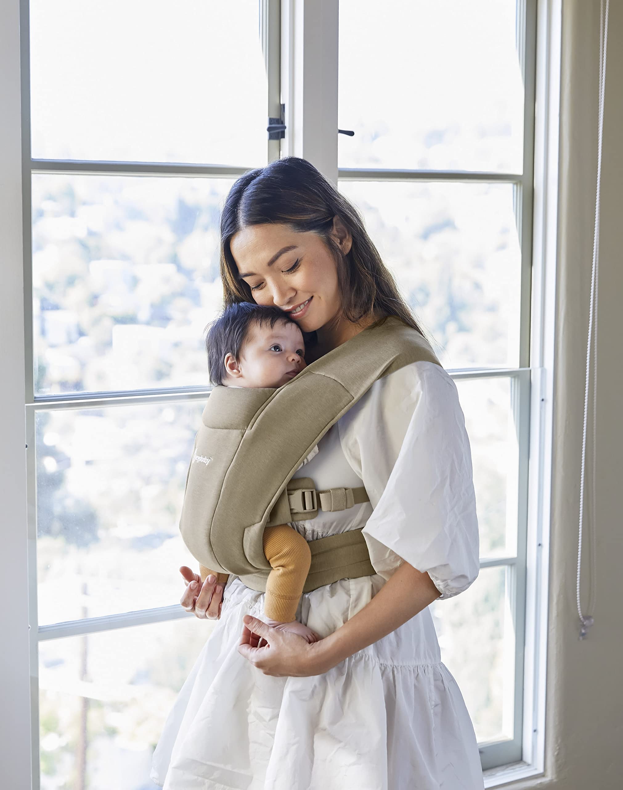 Ergobaby Embrace Baby Carrier for Newborns from Birth with Head Support, Extra Soft and Ergonomic, Soft Olive - 3