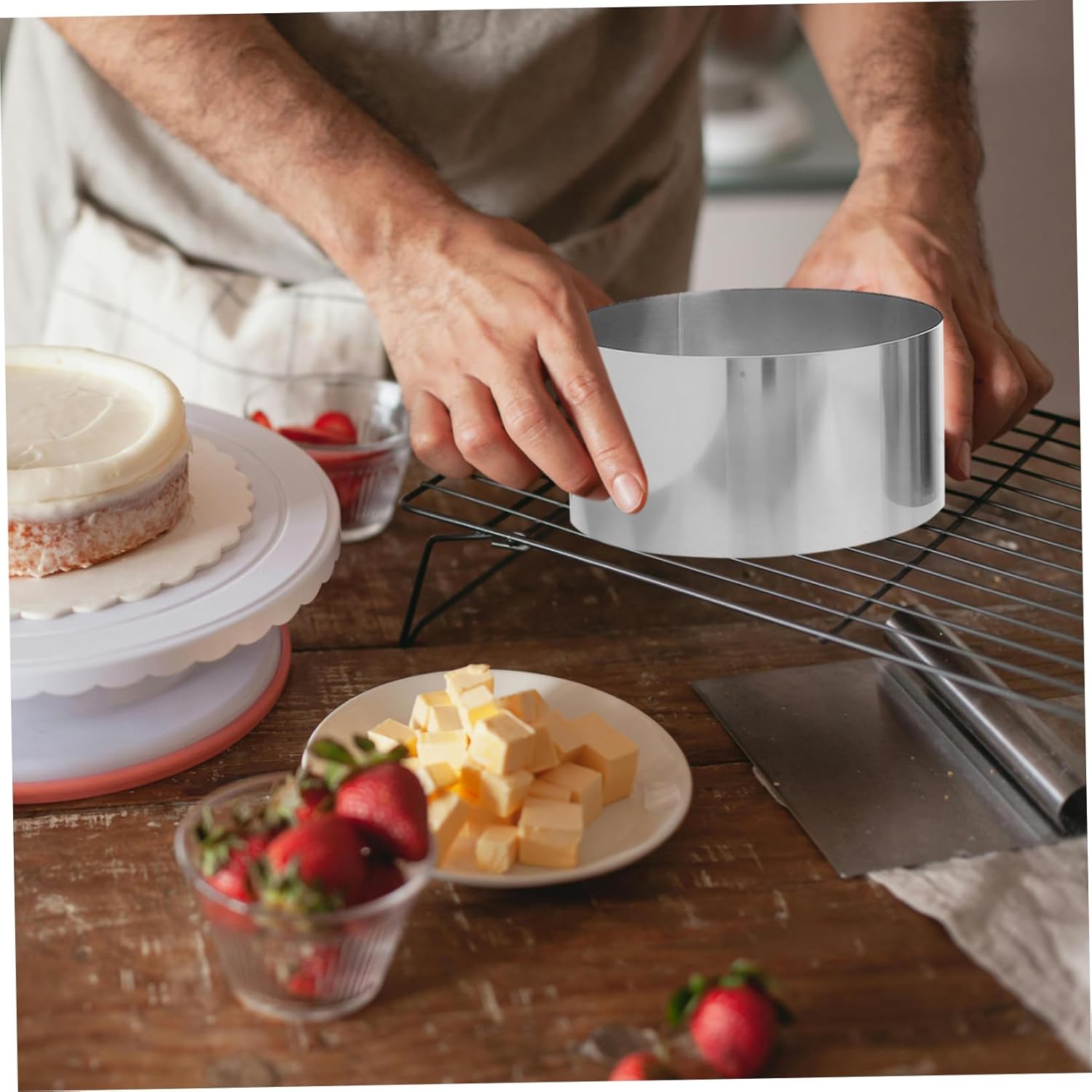 Elegant Round Cake Ring Mousse Mold Stainless Steel Construction for Easy Baking Pastry Making