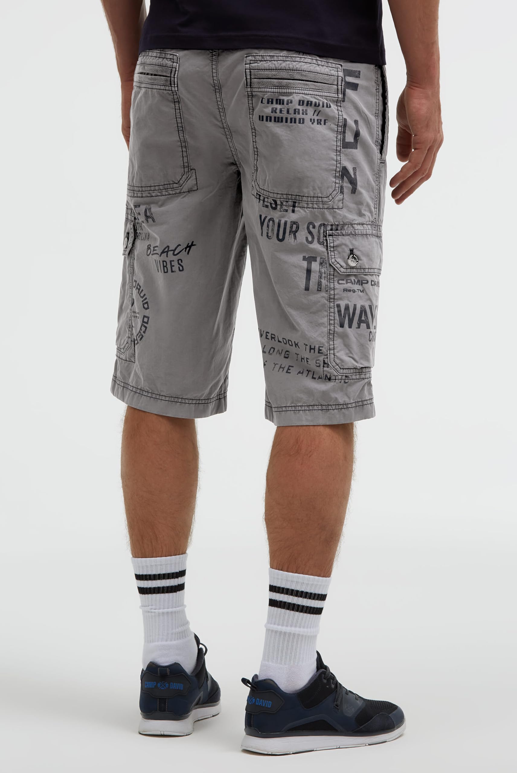 Camp David Herren Cargo Shorts mit vielen Label Prints