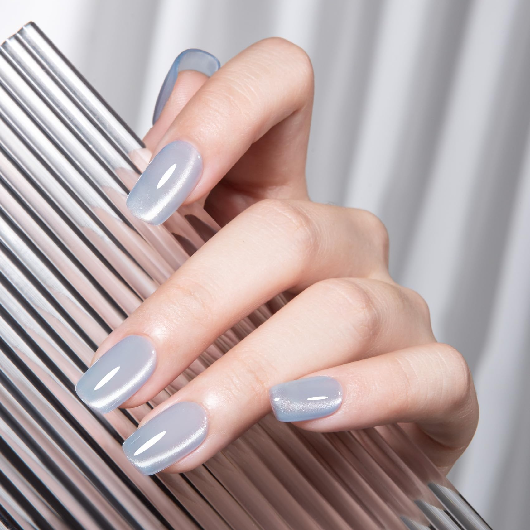 MAYCHAO 15ML Blue Glassy Cat Eye Gel Nail Polish, 1Pc Glitter Holographic Light Blue Nail Polish Soak off Reflective Magnetic Nail Varnish for Nail