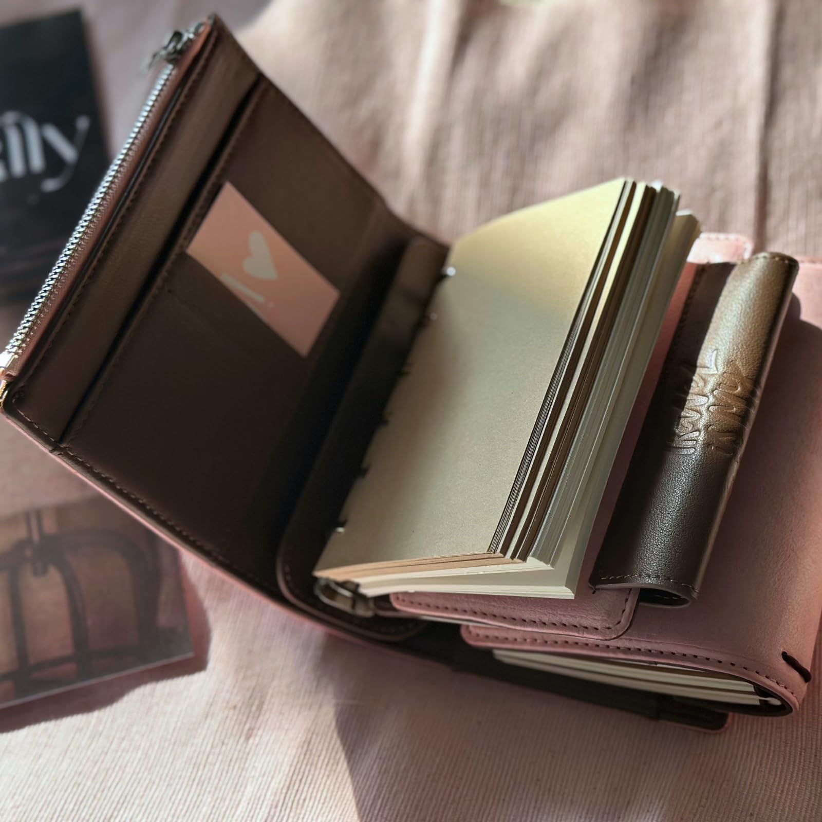 Terminplaner im Taschenformat, A7, echtes italienisches Alaska-Leder, nachfüllbar, Stalogie-Ring-Planer, 3-fach gefalteter Stil mit 25 mm Ringbuch, TN-Passport-kompatibel (rosa Wachs)