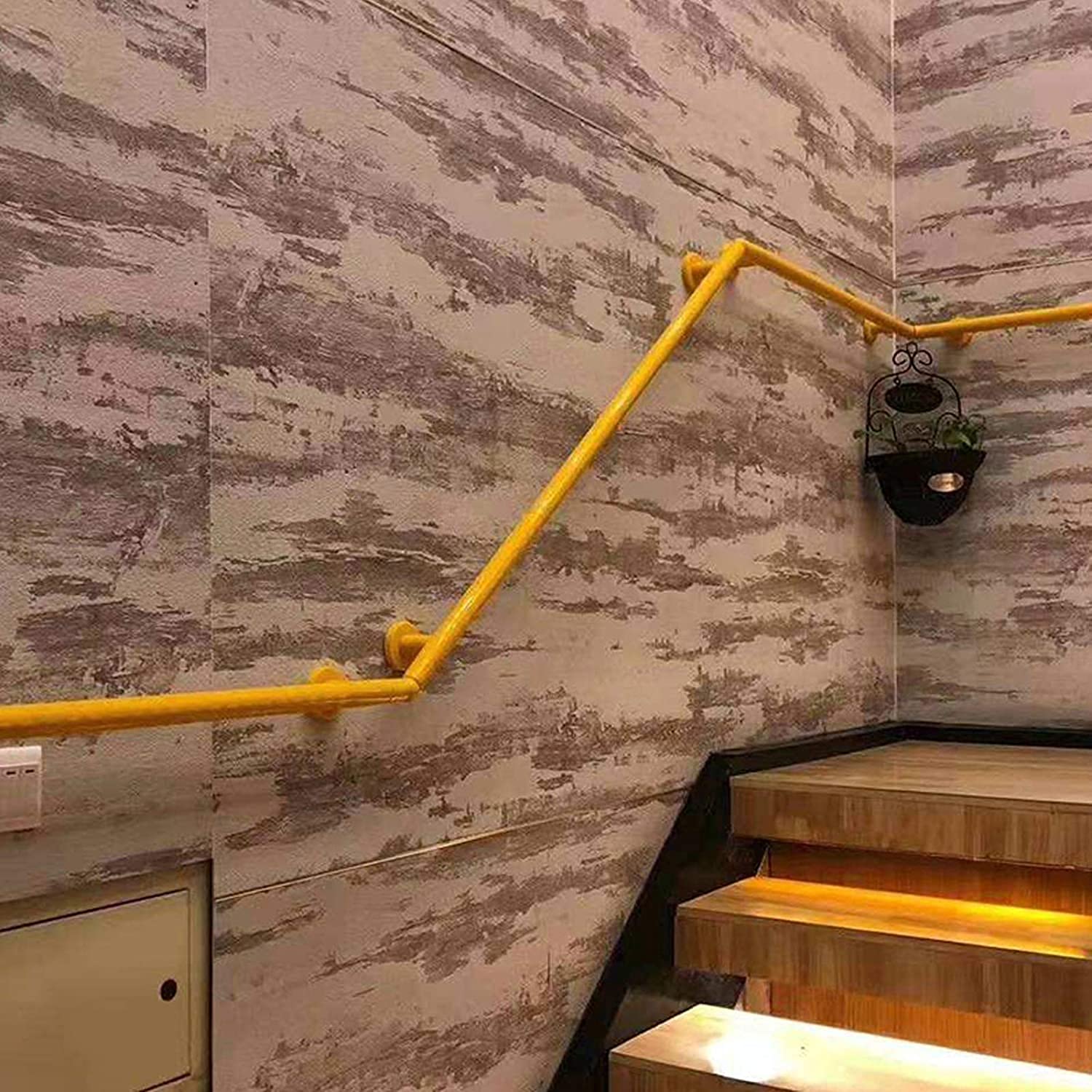 Rampe d'escalier murale antidérapante jaune pour une prise en main sûre