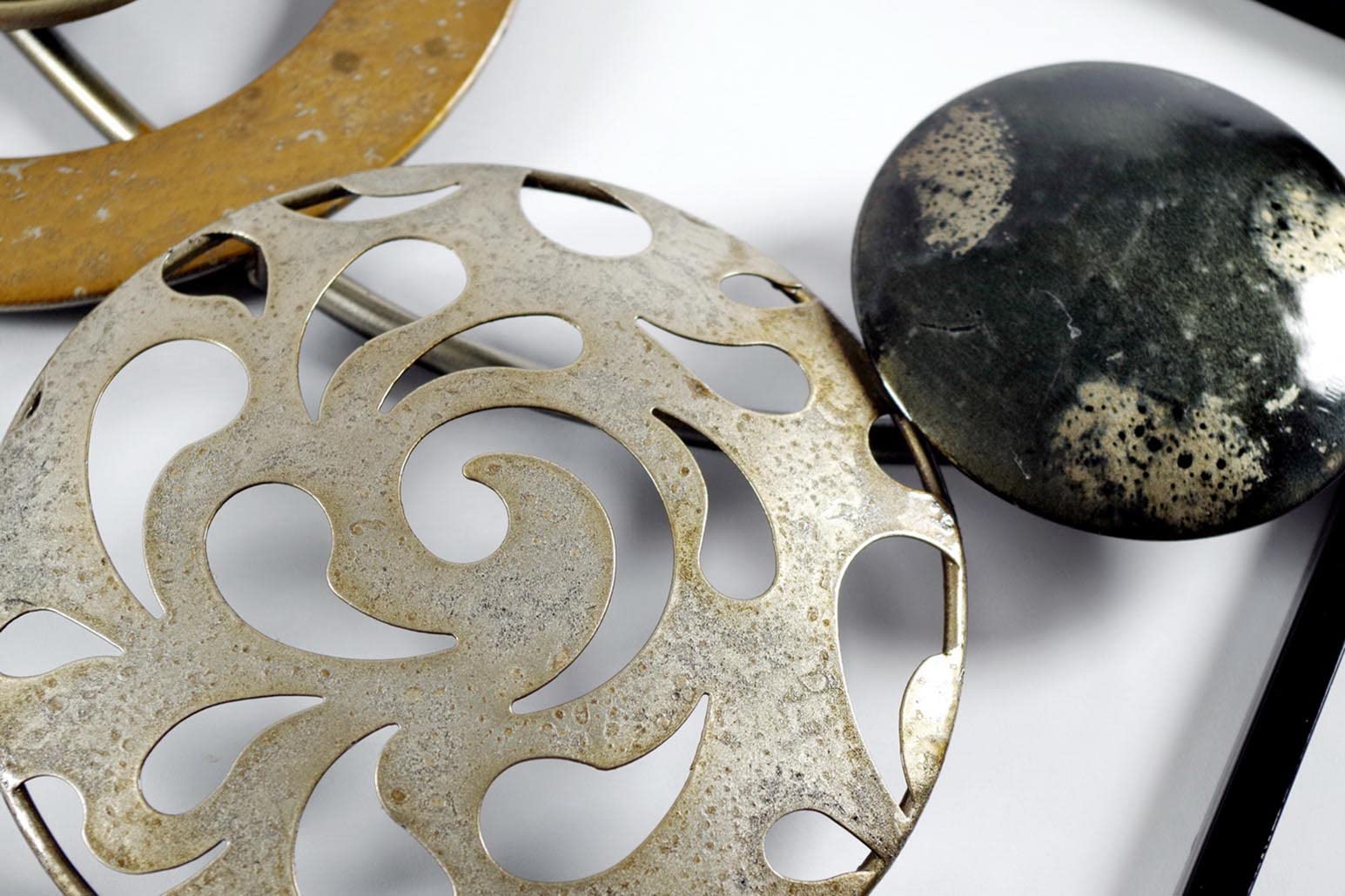 Kobolo Metall-Wandbild Wanddeko Metallbild - mit Ringen, Kreisen und Spiegeln - 90x31 cm