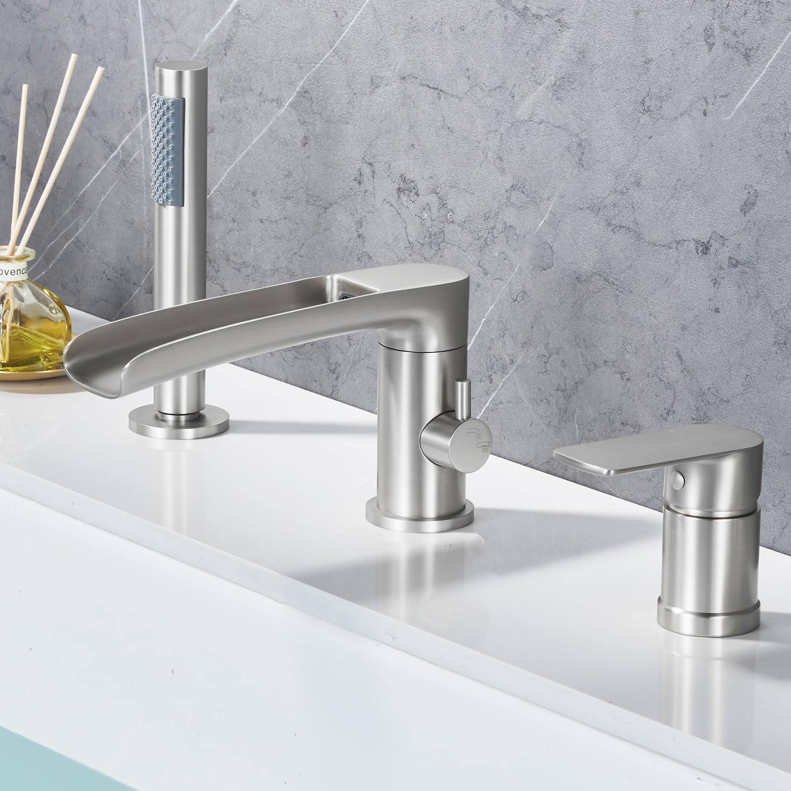 DASAN Römische Badewannen-Armatur – Gebürstetes Gold, Mit Handbrause, Wasserfall-Auslauf, 3-Loch-Montage