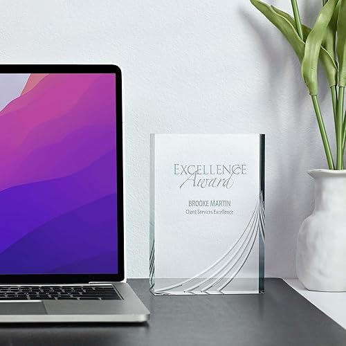 Miniatura 8 de Baudville Trofeo grabado - Acrílico contemporáneo transparente - Premio para empleados - Detalles cincelados - Grabado personalizado de hasta tres