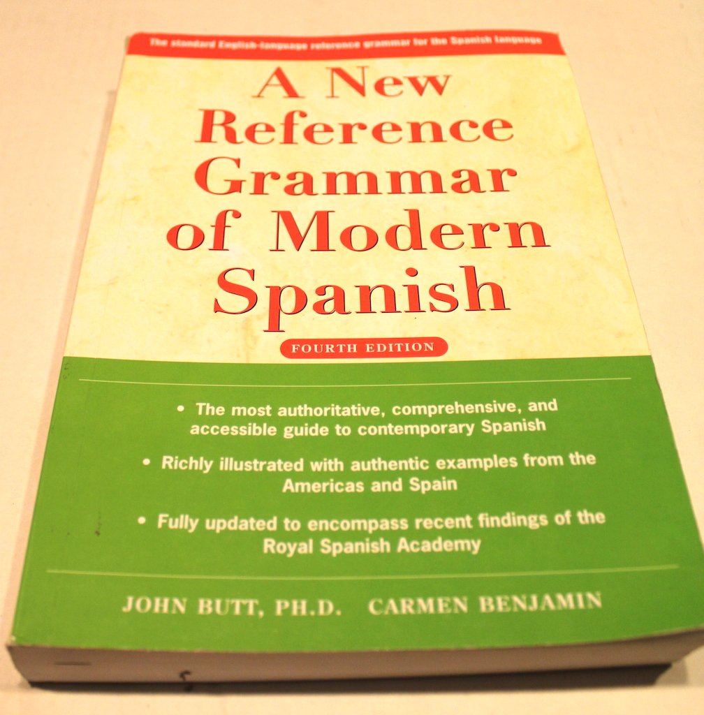 Amazon.com: A New Reference Grammar of Modern Spanish: 9780071440493: Butt, John, Benjamin ...
