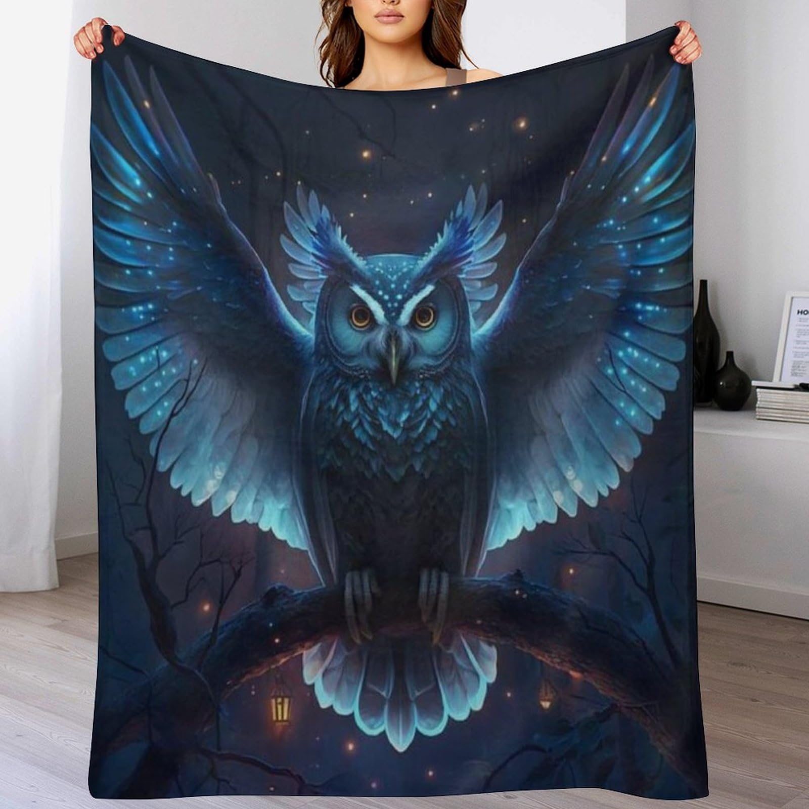 Couverture hibou chaude contre les frissons nocturnes sur le canapé et au salon