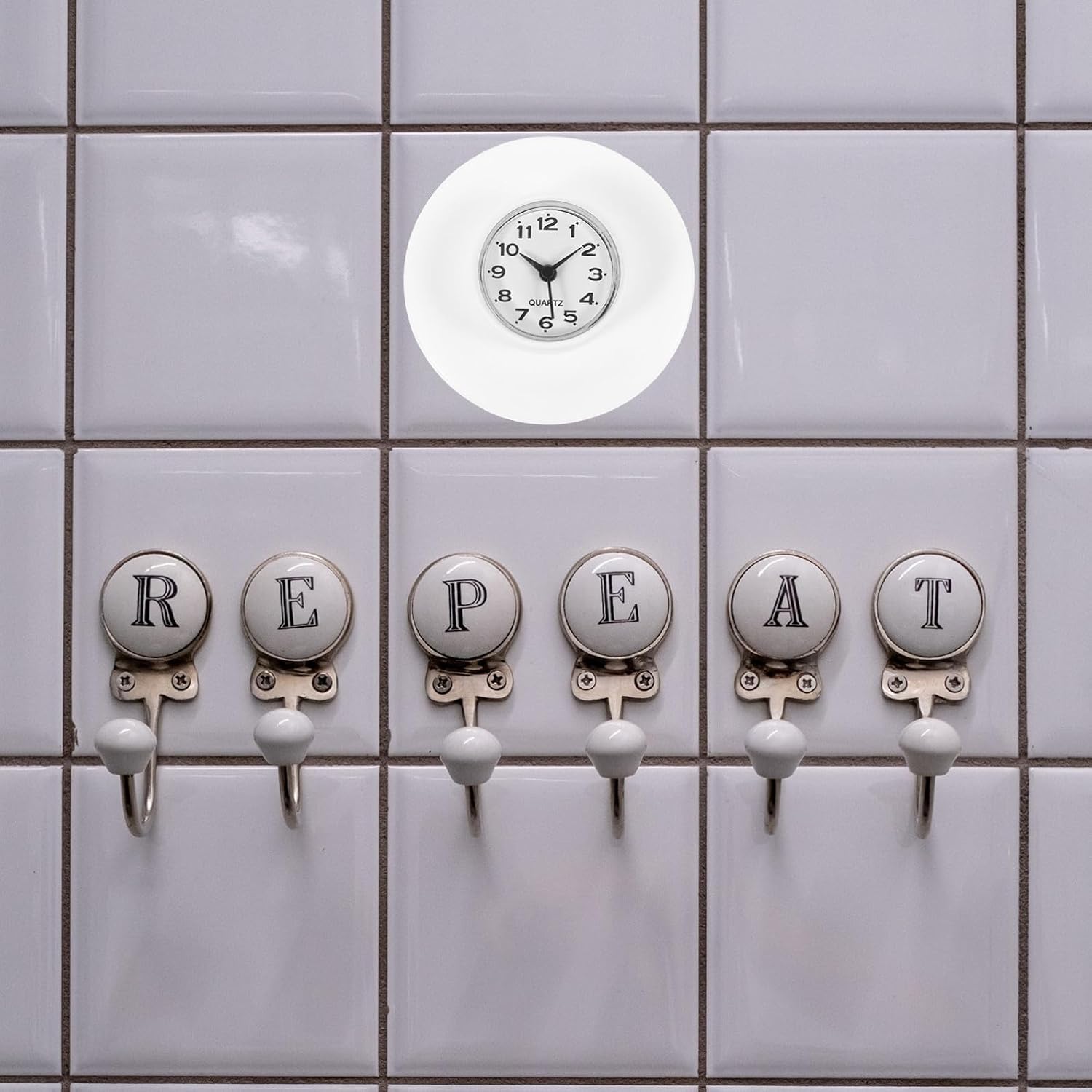 Bathroom Suction Cup Clock Wall Clock for Shower Easy Install Fog Decorative for Home