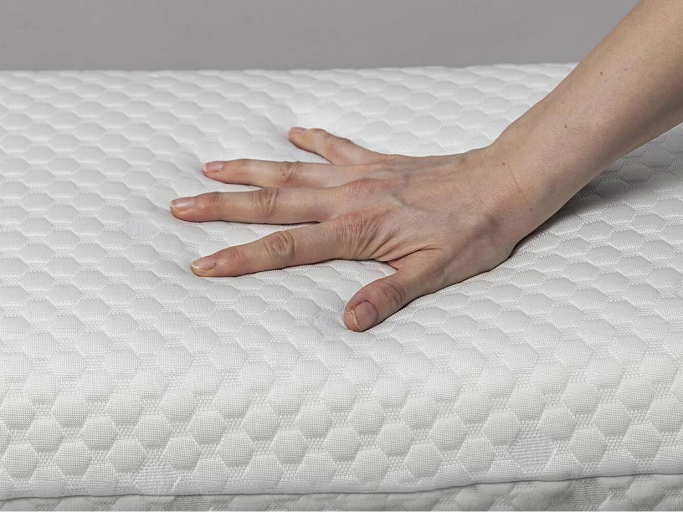 KHAMA Almohada Viscoelástica Amy Hilo Frío con PCM - Blanca (90x35) | Núcleo perforado, regulación térmica, tratamiento Gel-Pi, tejido Tencel™, altura 14 cm, Fabricada en España