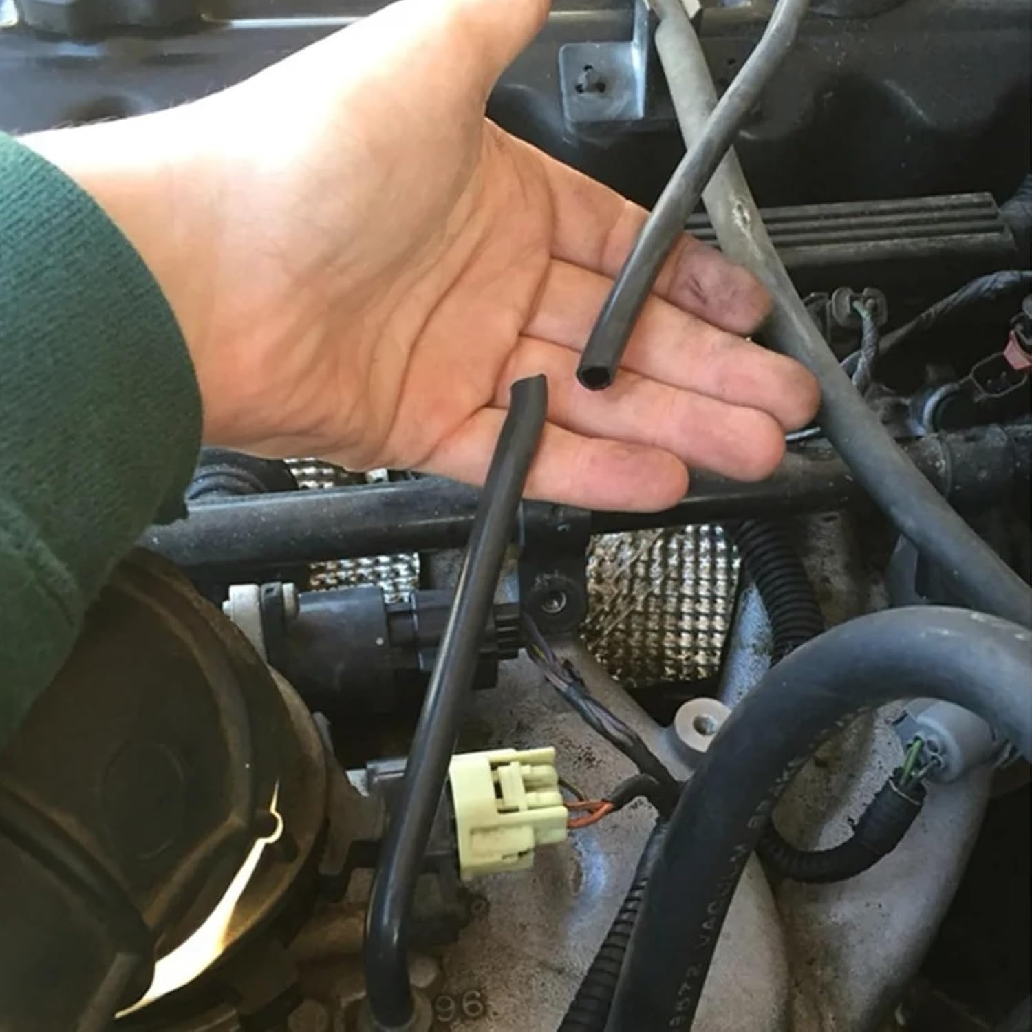 Engine Breather Hose Pipe Compatible With For Cherokee 1994 1995 1996 1997 1998 1999 2000 2001 Crankcase Ventilation Vent To Intake Manifold Tube OE : 4854265