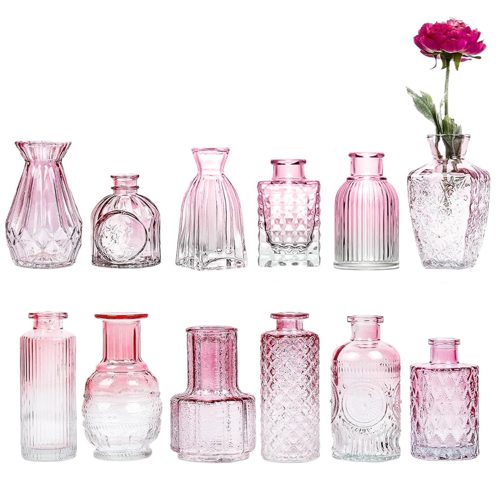 Ensemble de vases en verre au salon et sur le bureau pour une ambiance maison de campagne