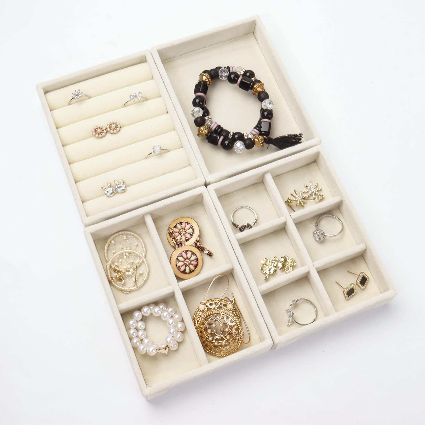 Nwvuop 4 piccoli vassoi per gioielli, cassetti, impilabili, per orecchini, collane, bracciali, anelli, 12,5 × 9,5 × 2,5 cm (beige)