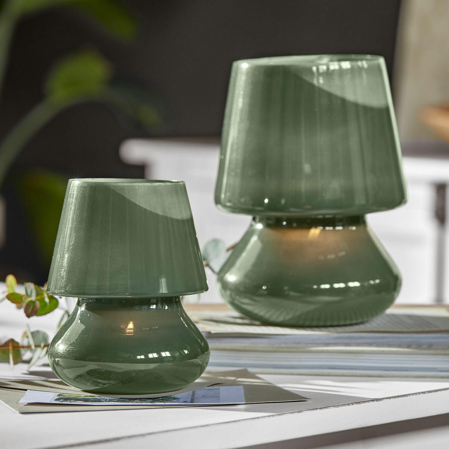 Loberon Windlicht 2er Set Sorrivella, grün | Zwei Größen - Mundgeblasen - Milchglas-Effekt - Kerzenhalter - Dekoration - Glas