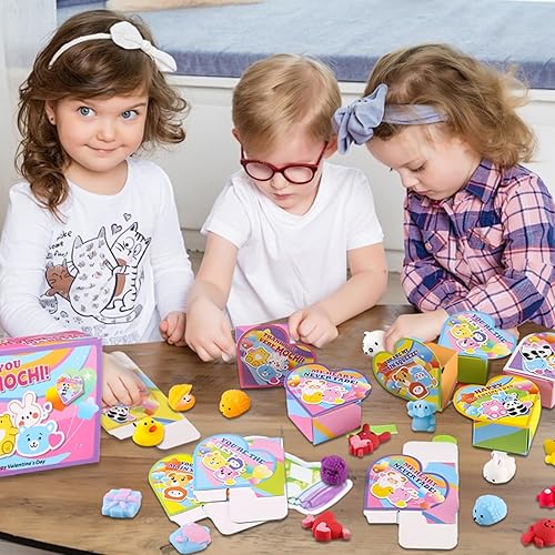 Miniatura 5 de LATEEFAH 30 tarjetas de San Valentín Mochi Squishy Toys Recuerdos de fiesta con cajas de corazón para niños, juego de tarjetas de intercambio de