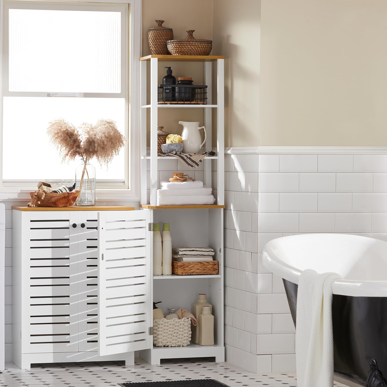 SoBuy Mobile Bagno Alto e Stretto Salvaspazio con Ripiani Aperti e Anta a Doghe – Colonna Bagno da Terra in MDF, Armadietto Moderno per WC o Lavanderia – Bianco/Naturale, 160x40x30 cm, BZR43-W