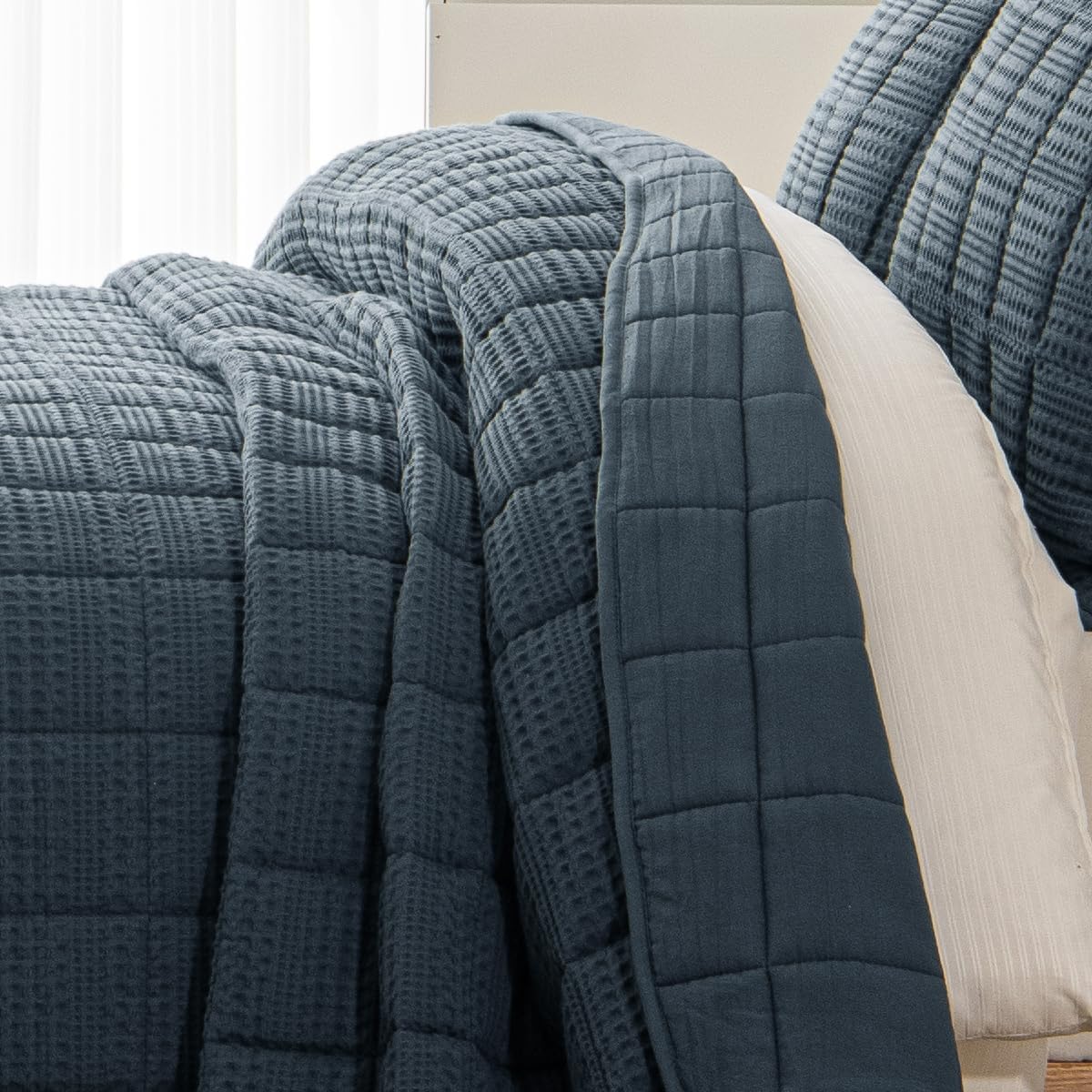 3 Pieces Cotton Quilt Set Oversized King Comforter with Pillow Shams 120x128 Ultra Soft Lightweight Bedspread Waffle Weave Quilted Bed Coverlets for All Season, Grey Blue