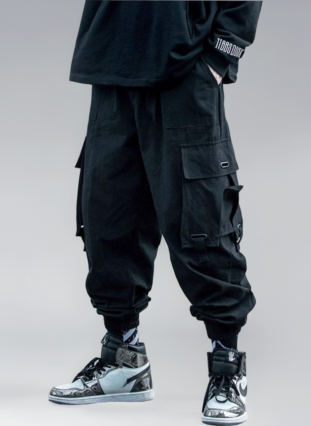 Men Techwear Matte Black Jogger Pants Relaxed Fit Streetwear Pants with Multiple Pockets