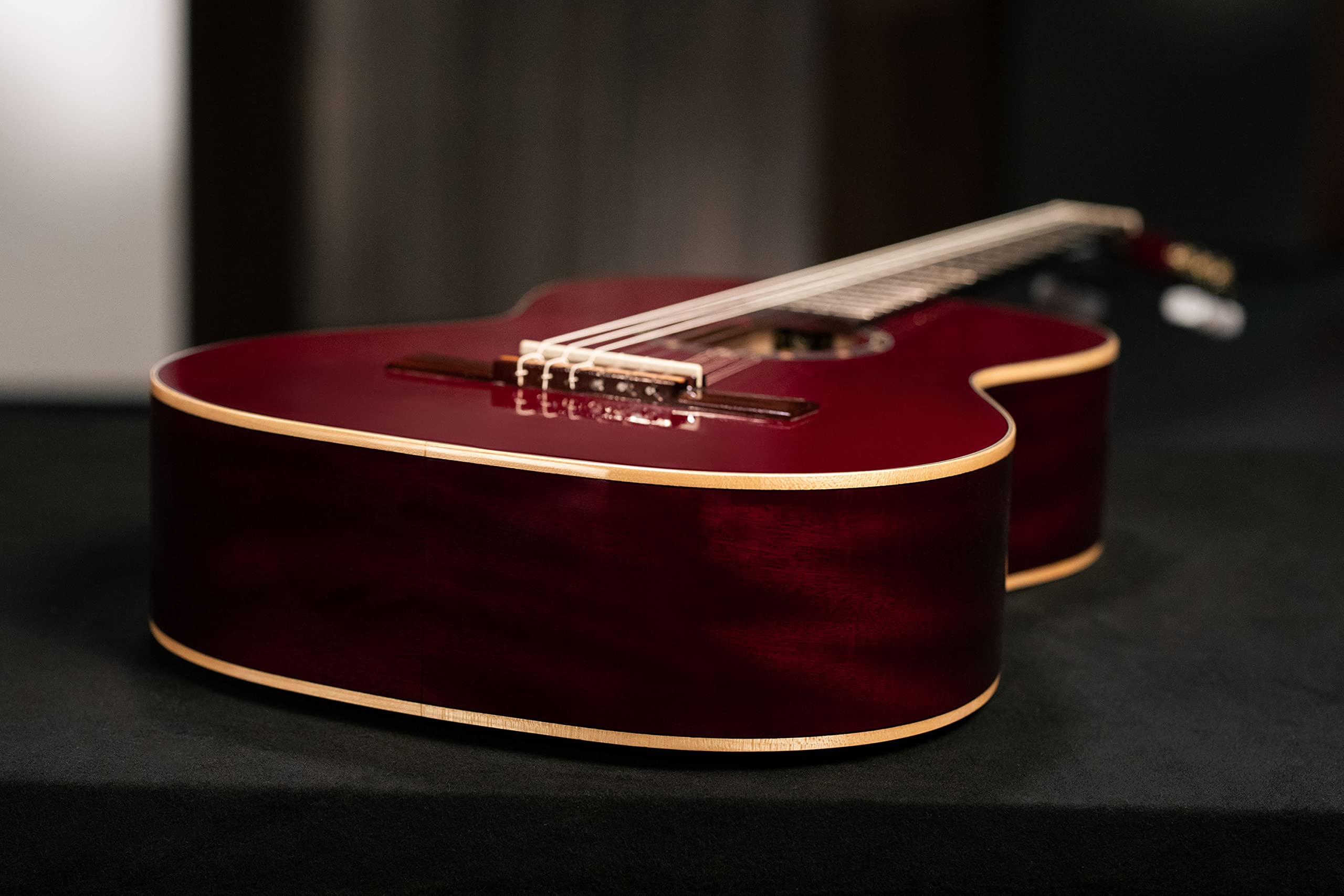 Ortega Guitars 7/8 Konzert Gitarre – Family Series – Inklusive Gig Bag – Fichte, Mahagoni, Rot (R121-7/8WR)