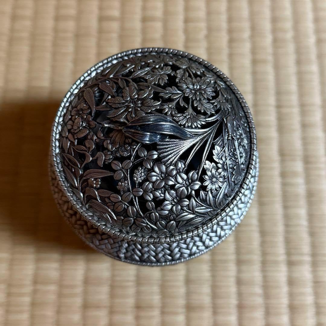 中国　龍泉窯青磁　刻線文　三足香炉　C　R6858E Amazon.co.jp: 中国 龍泉窯青磁 刻線文 三足香炉 C R6858E