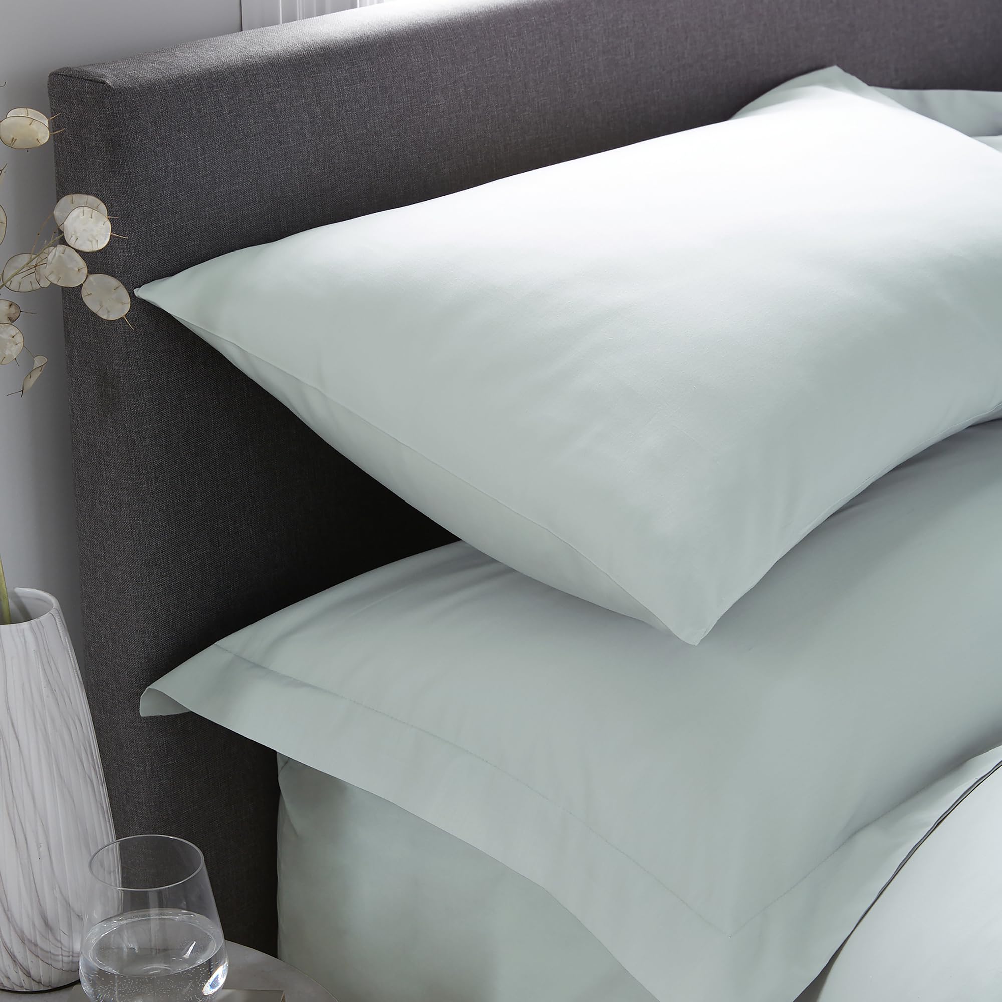 Serene Home  Green Plain Dyed Pair Of Housewife Pillowcases In in Size 50 x 75cm, Sports Direct