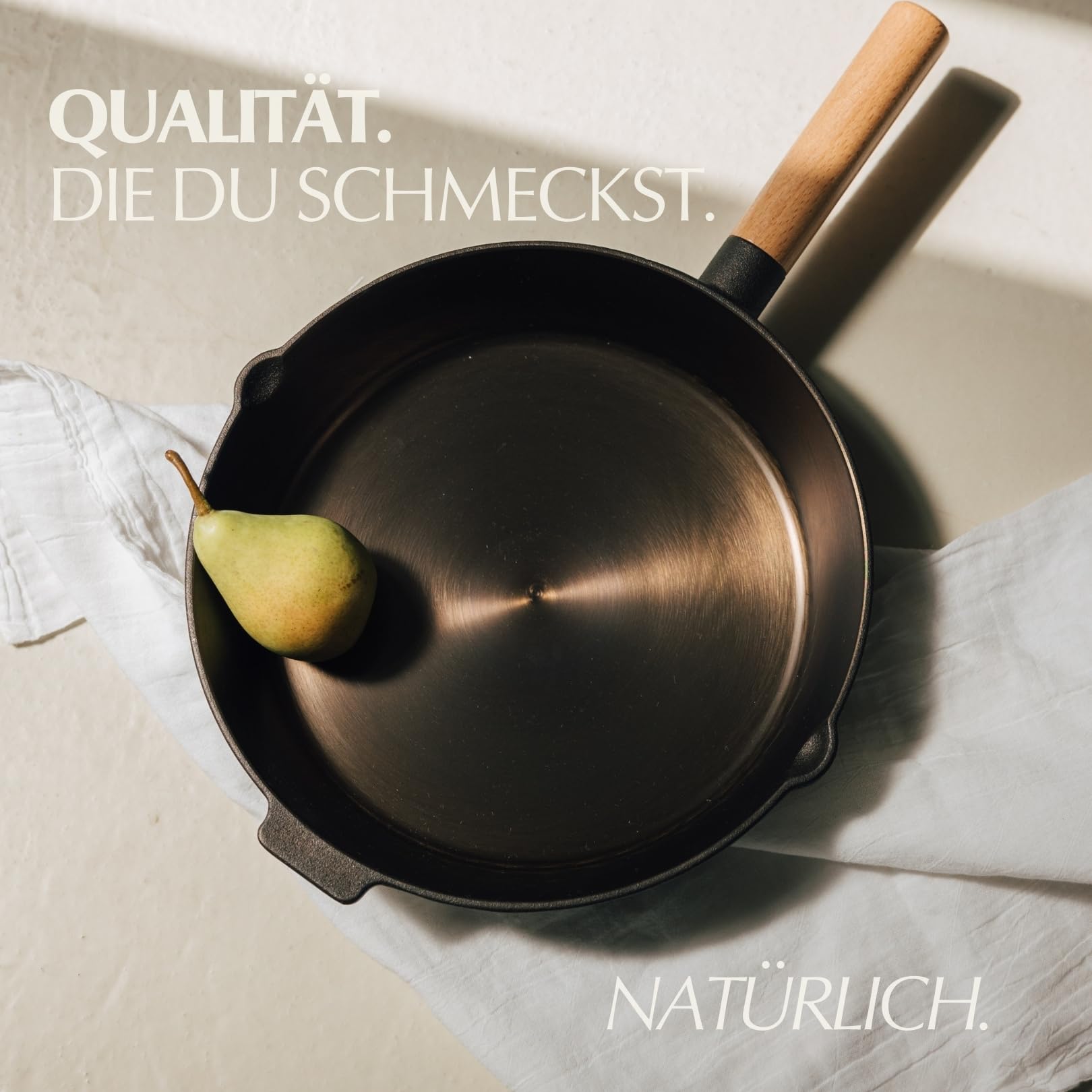 Premium Polierte Gusseisenpfanne für Induktion 28 cm I Vielseitige Robuste Pfanne Gusseisen Induktion und alle Herdarten I Hochwertige langlebige Gusseiserne Pfanne für Profiköche und Hobbyköche