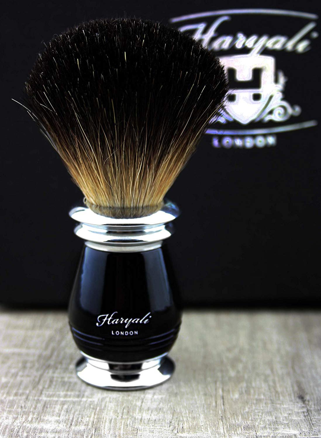 Haryali London Black Luxury - Set di rasatura da uomo con rasoio da barba, pennello da barba, supporto per rasoio e matita per allume