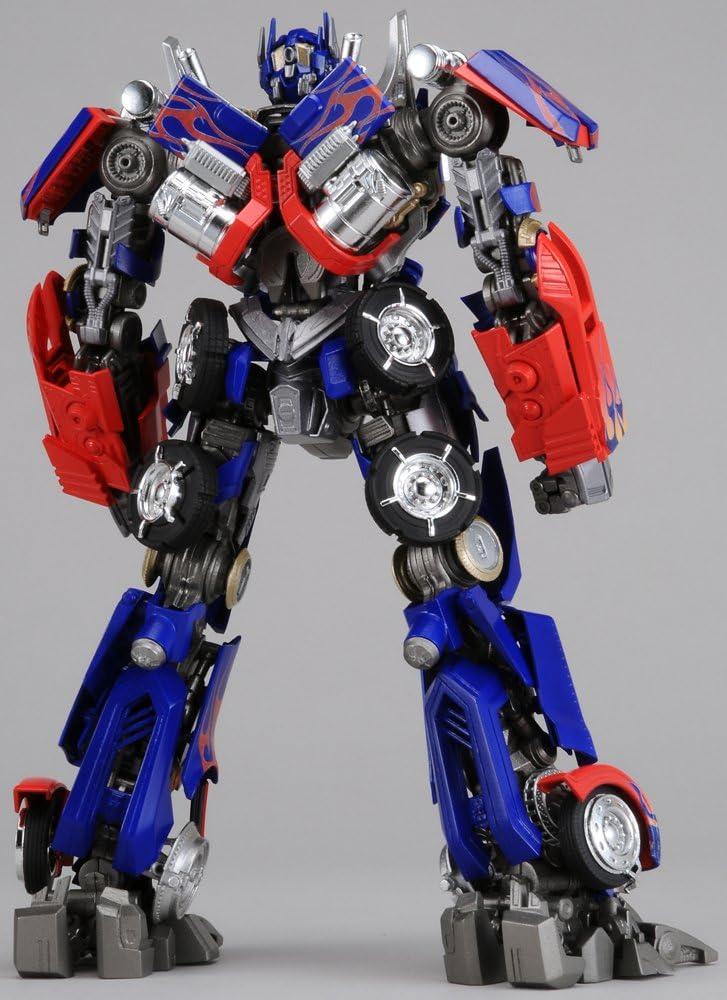 Tył view of Optimus Prime model, highlighting the leg and back armor details, including the integrated wheels.