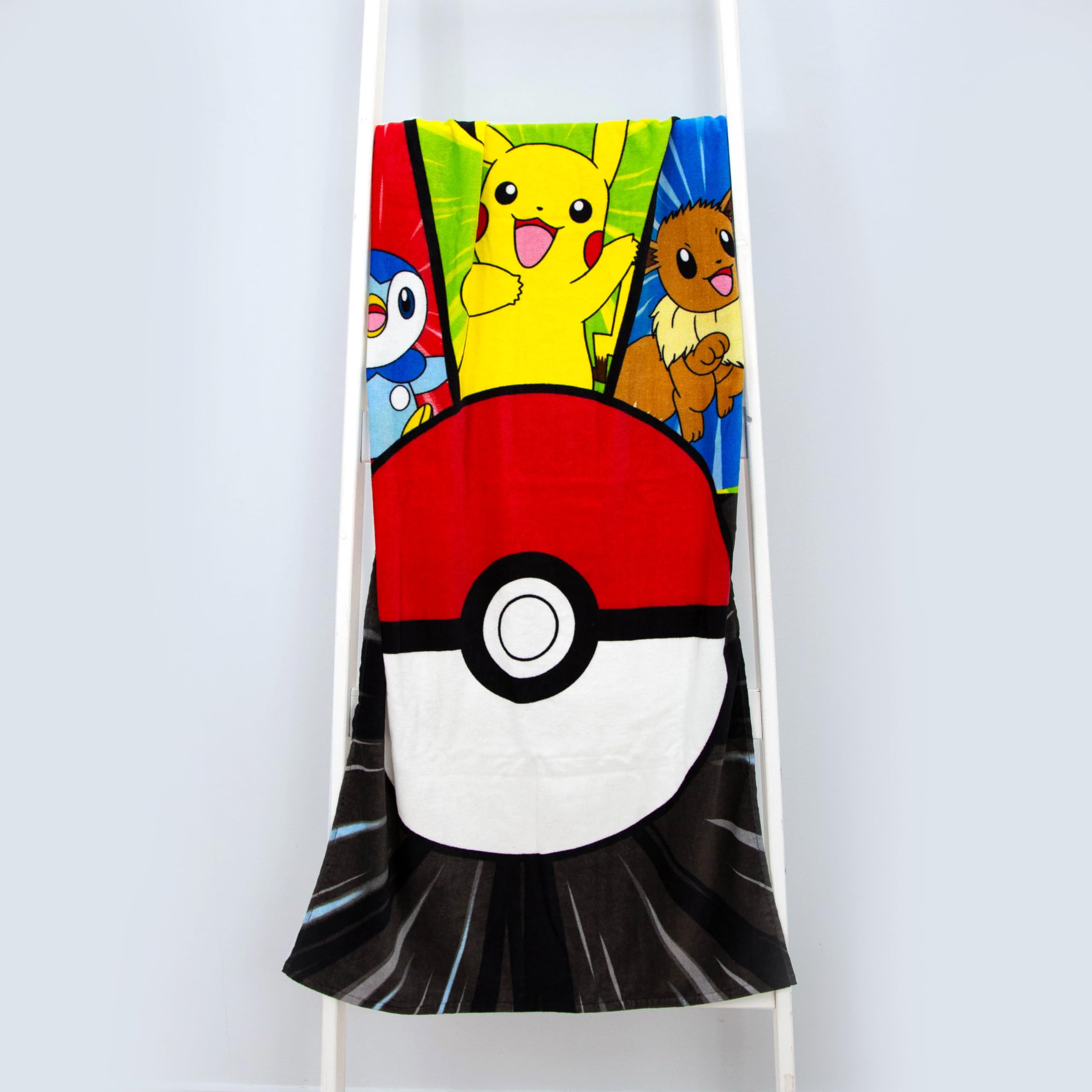 Character World Oficjalny ręcznik dla dzieci Pokémon | super miękki w dotyku, unite design z pikachu, pokeball, idealny do domu, wanny, plaży i basenu, jeden rozmiar 70 cm x 140 cm