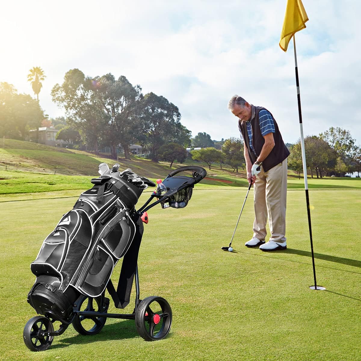 RELAX4LIFE Carrello da Golf a 3 Ruote, Compatto con Telaio di Ferro Robusto,Golf Cart Leggero e Pieghevole con Borsa in Rette e Portaombrelli, Facile da Trasportare,134 x 60 x 116 cm