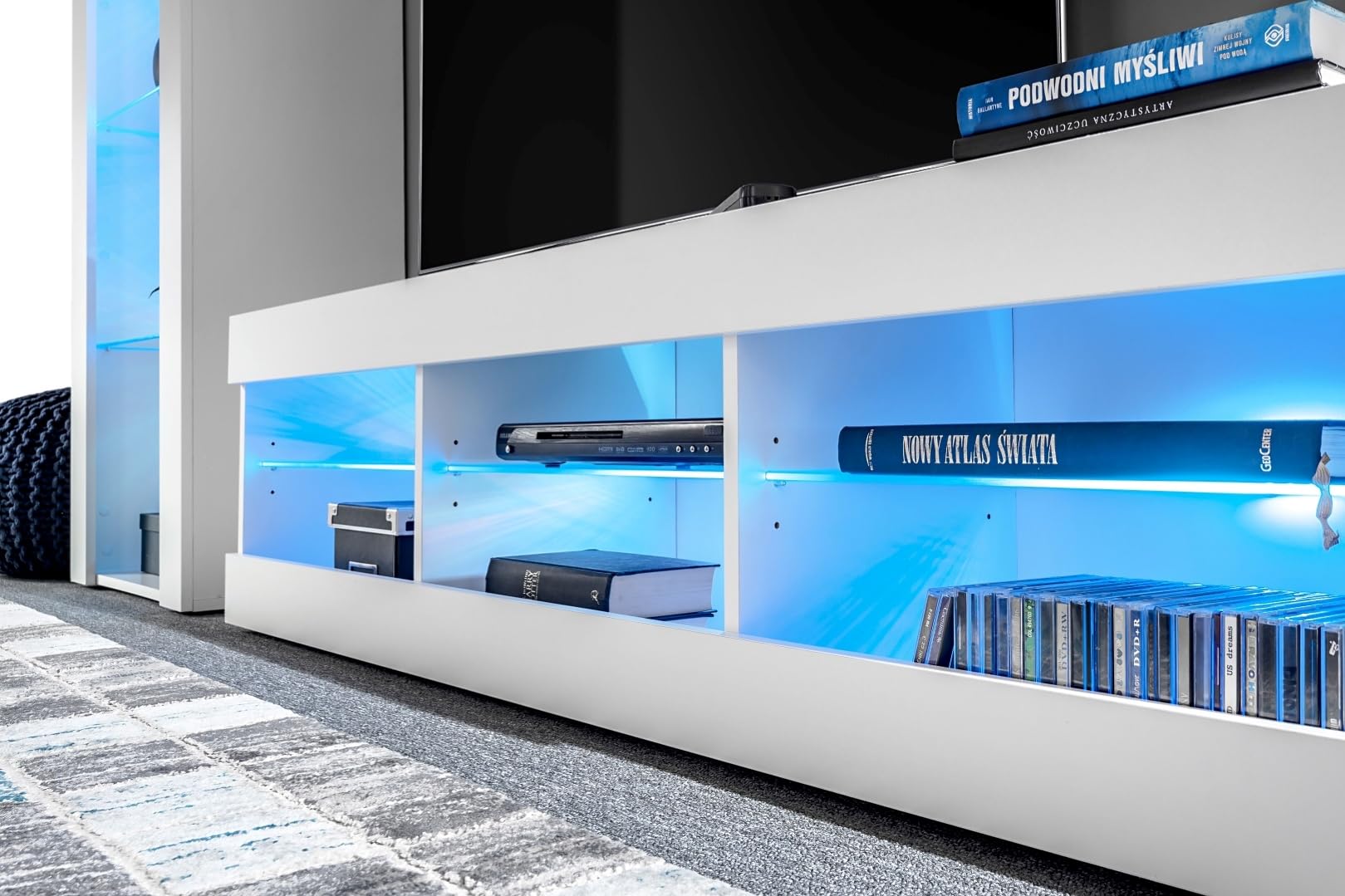 Komodee, Set Di Mobili Porta TV Tivoli Medio RTV, White/Wotan, LED Blu, Larghezza 245 cm x Altezza 159 cm x Profondità 35 cm, Per soggiorno, Camera da letto
