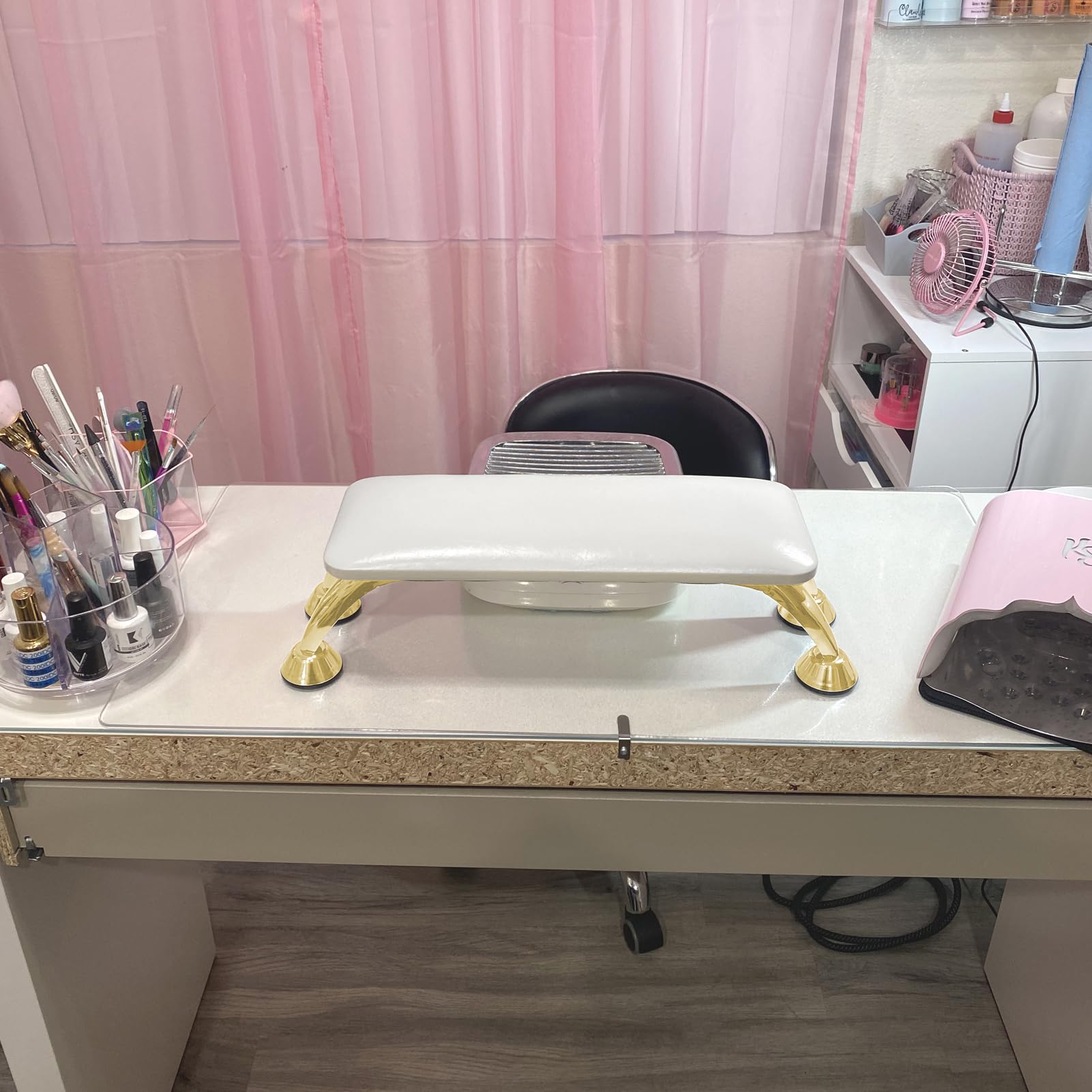 Reposabrazos para uñas Tech suave, cómodo, antideslizante, piel de microfibra, soporte de manos para manicura, soporte técnico con patas de acero inoxidable dorado