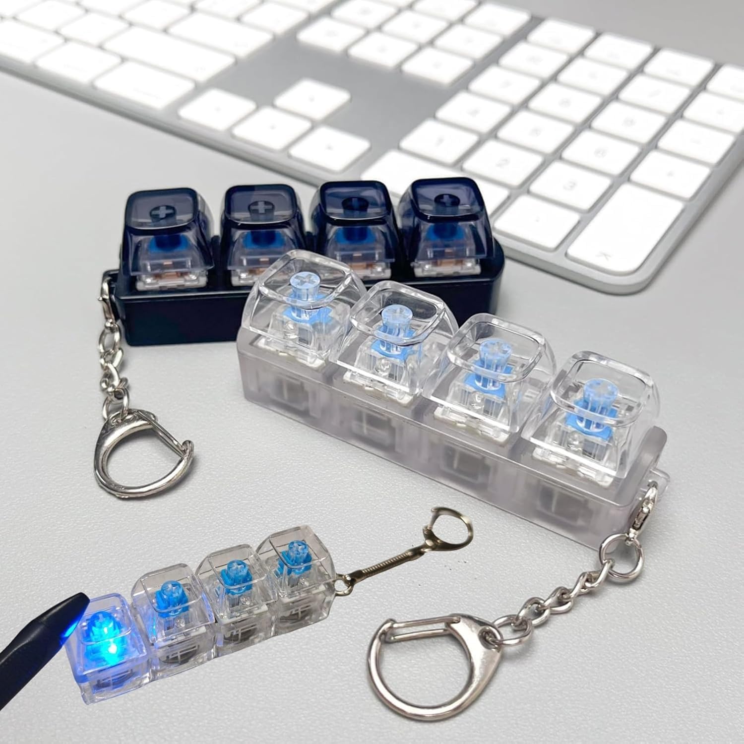 1 PCS Keyboard Fidget Toy, Keyboard Fidget Keychain 4-in-1 Keyboard Decompression Button Finger Clicker Toys, Button Stress Relief Fidget Gifts to Relief Stress