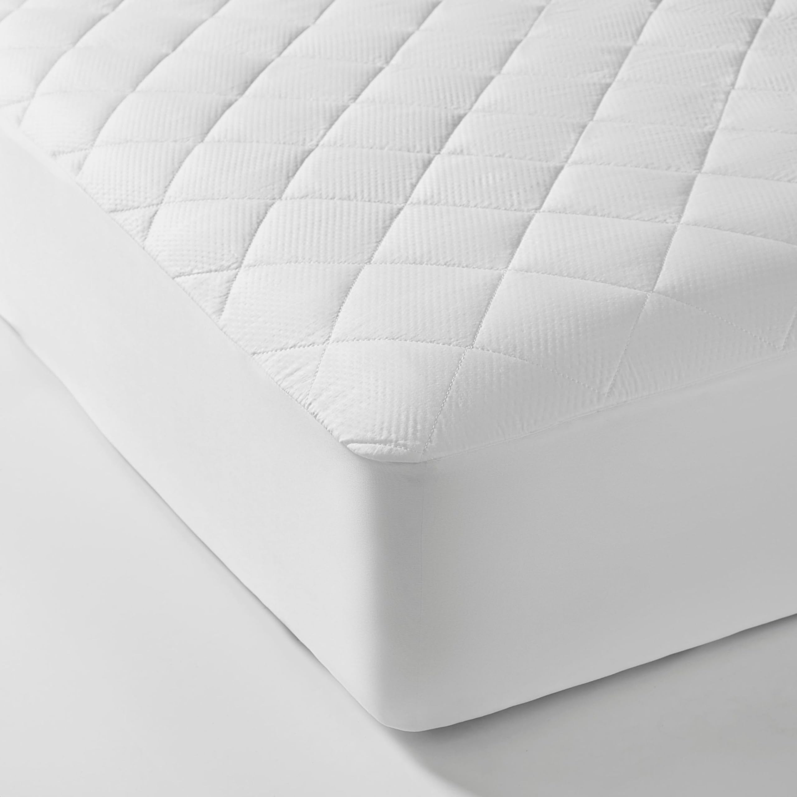 The Fine Bedding Company White Breathe Mattress Protector – Double Bed Mattress Protector With Recycled Eco Smartfil® And Modal, Breathable Fabric, Hypoallergenic And Washable – Double