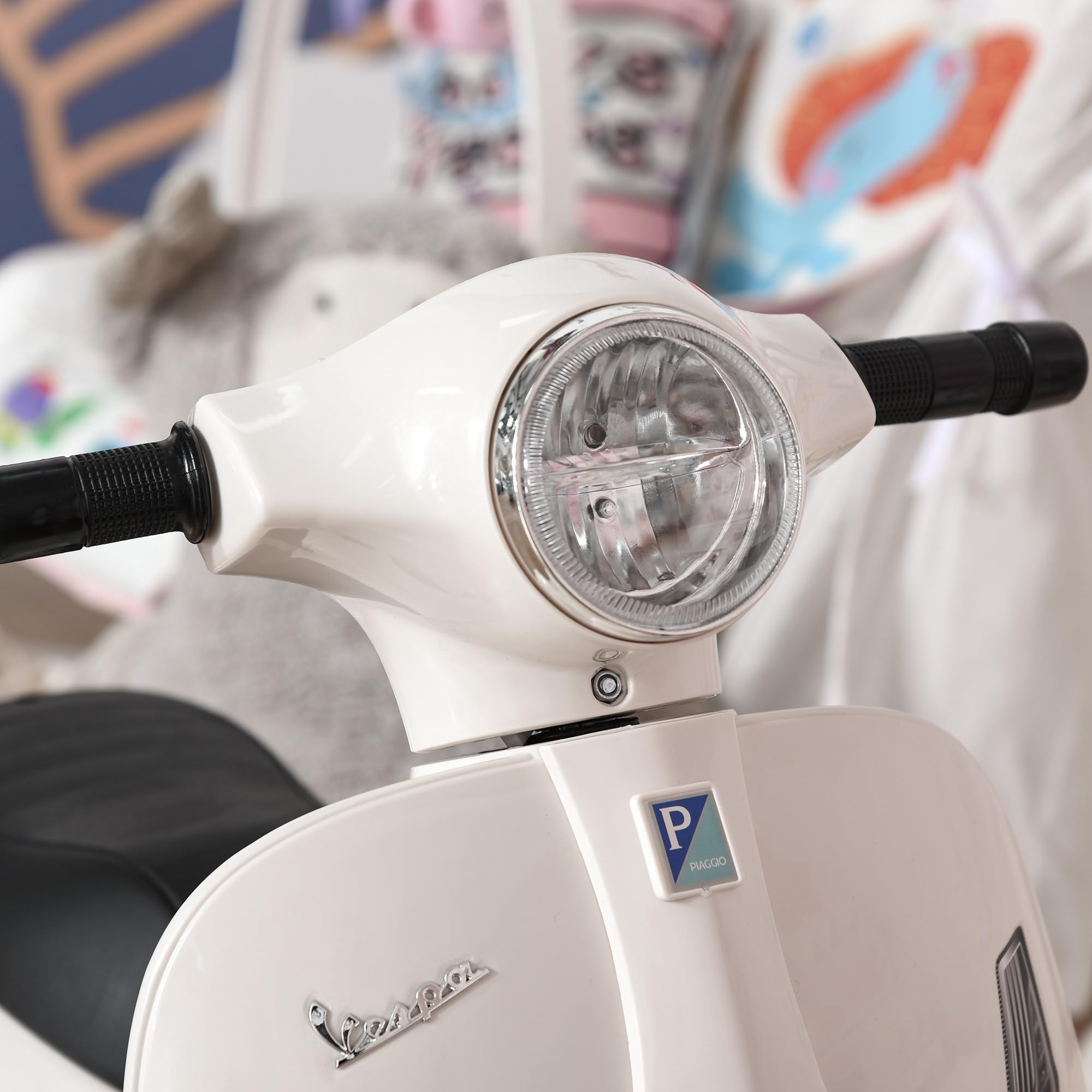 HOMCOM Moto Eléctrica Vespa para Niños de 18-36 Meses Moto de Batería 6V con Faro Bocina y 4 Ruedas Motocicleta Infantil con Licencia 66,5x38x52 cm Blanco — view 9