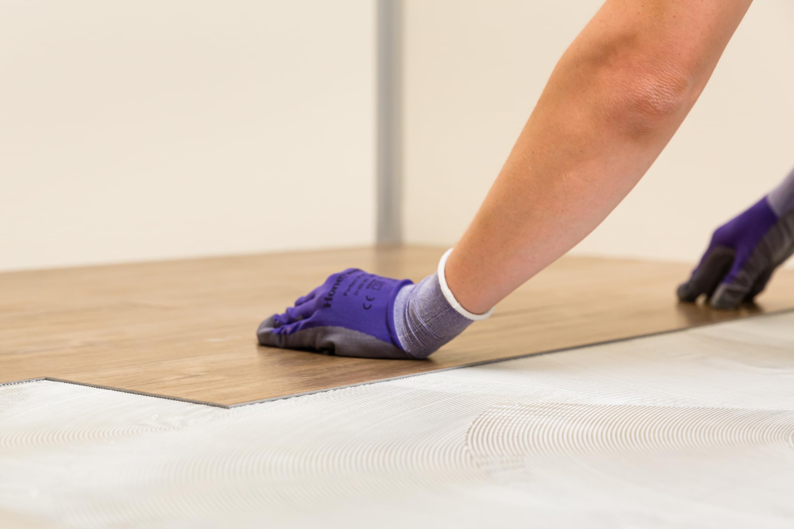 Bostik STIX A800 PREMIUM 6 kg – Colle Acrylique Ultra Haute Performance pour Revêtements de Sols Souples (LVT, PVC, Caoutchouc, Moquettes) – Tack Puissant – Usage Intense Sol & Mur