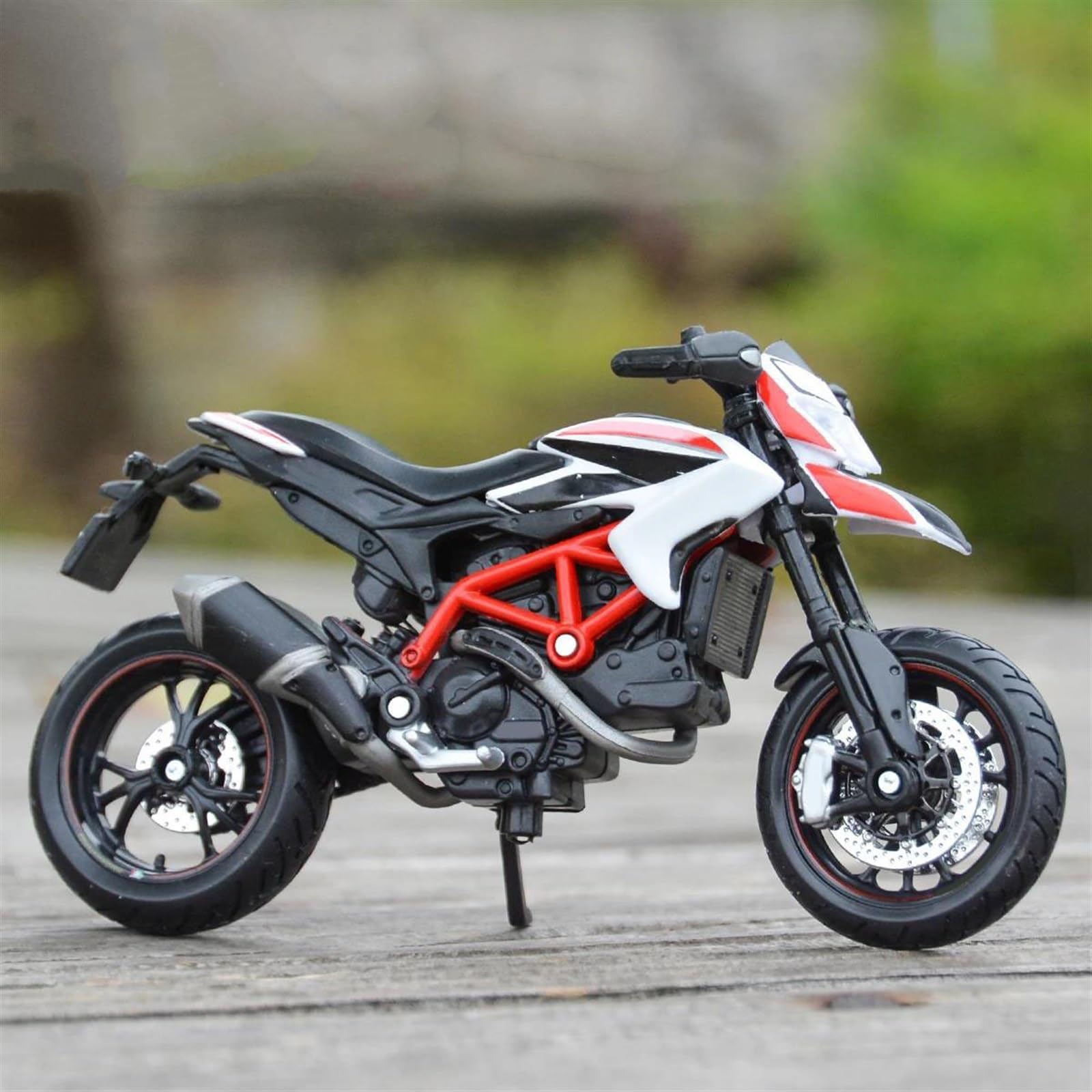 MAKUTU Modello di Moto in Scala Modello di Moto Die Cast Veicoli da Collezione Hobby Giocattoli Regalo di Compleanno 1:18 per Ducati Hypermotard Sp 2013