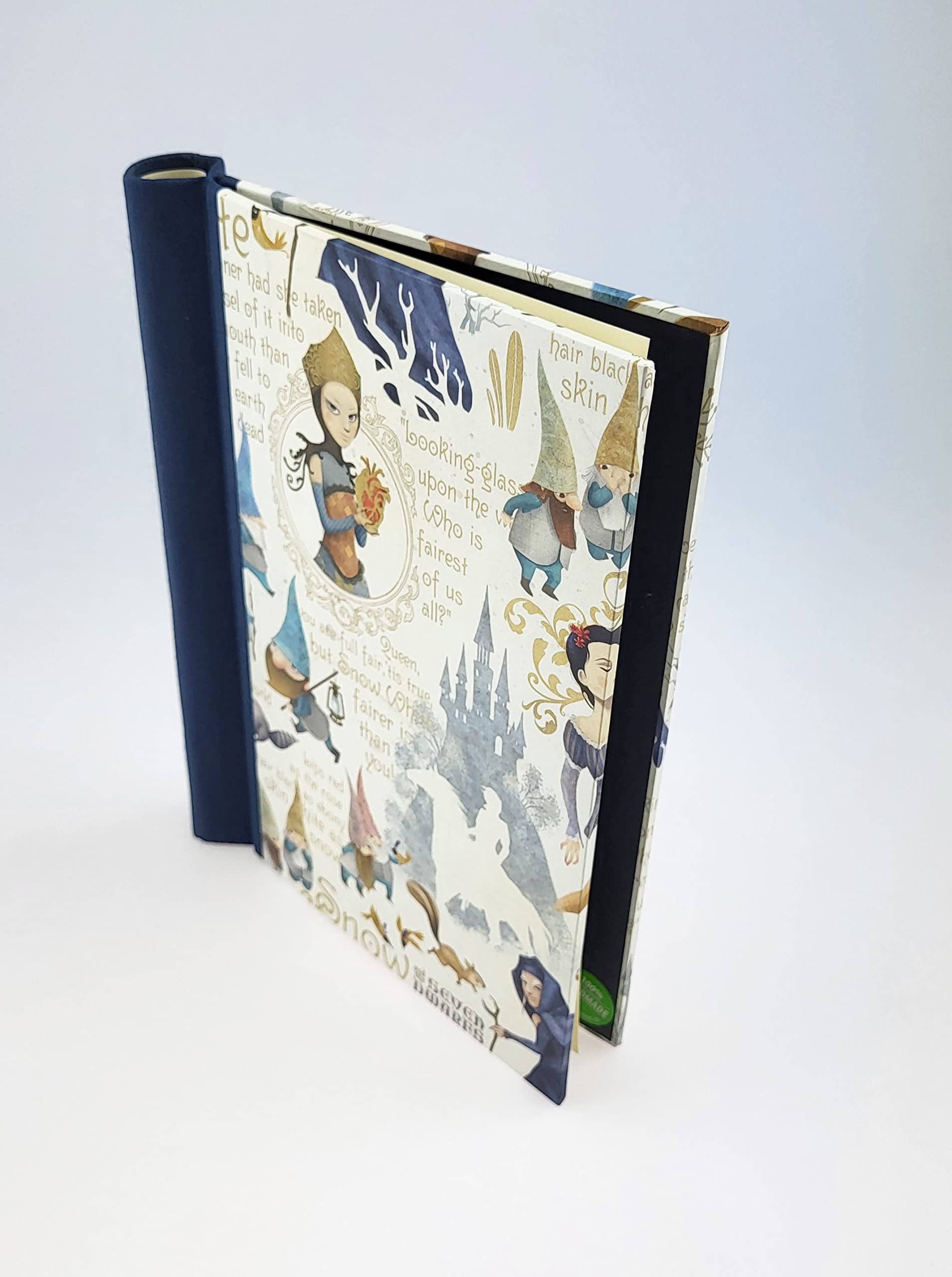 Klemmbinder Snow White, A5, Weiß, 150 Seiten, 16,5 x 22,0 cm, 3mm starke Buchbinderpappe, Kaschiert mit italienischem Dekorpapier, Leinenrücken in hellbraun, Matt schwarz Innenspiegel