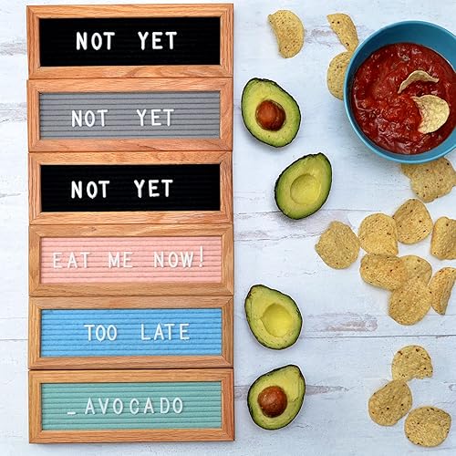 Miniatura 57 de Letrero de fieltro negro y letras blancas de 10 x 10 pulgadas Este letrero personalizable incluye 300 letras de plástico y marco de roble., Negro