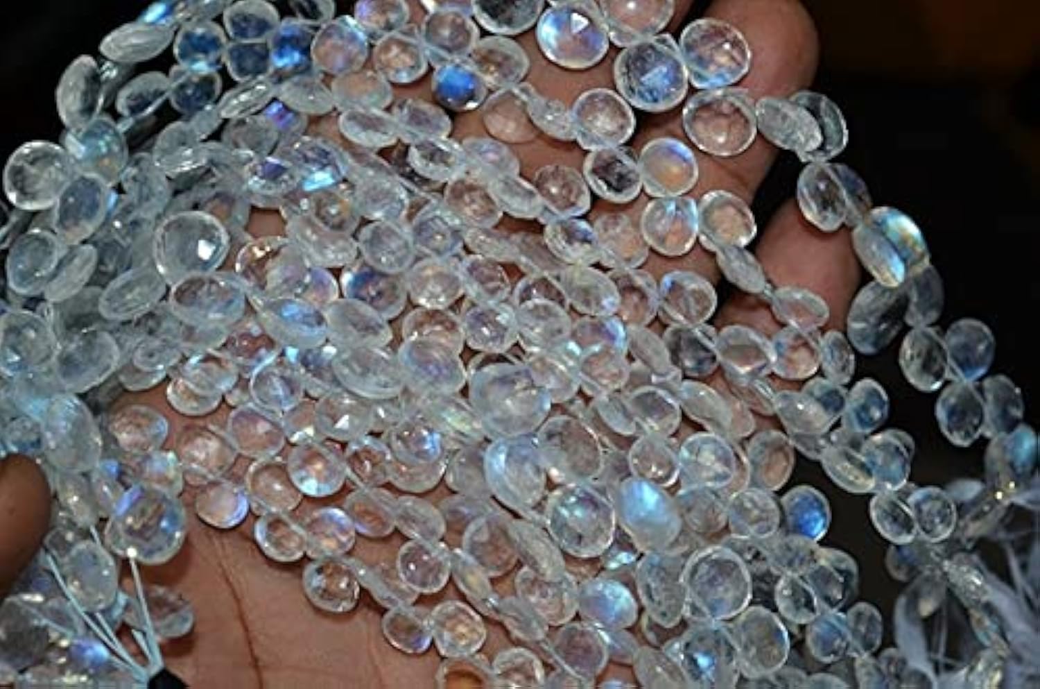 Pierre de lune arc-en-ciel facettée cœur bleu 7-8mm LKBEADS pour fabrication de bijoux artisanaux