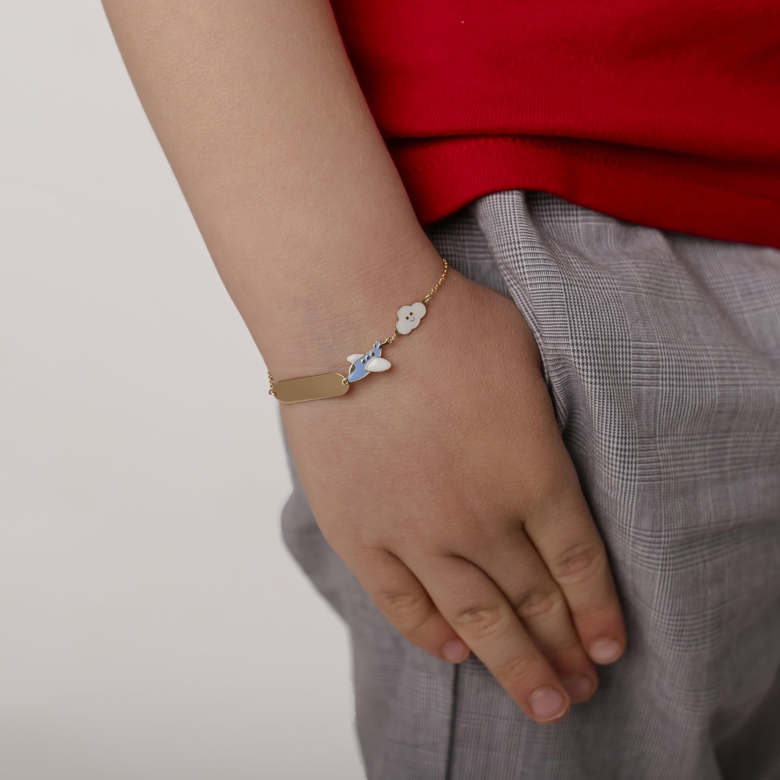 Sakrami Bracciale Bambino, Bambina Oro 9KT con Aeroplano Azzurro e Nuvola – Piastrina Incidibile + Scatola Personalizzata – Idea Regalo Nascita, Battesimo, Comunione o Compleanno