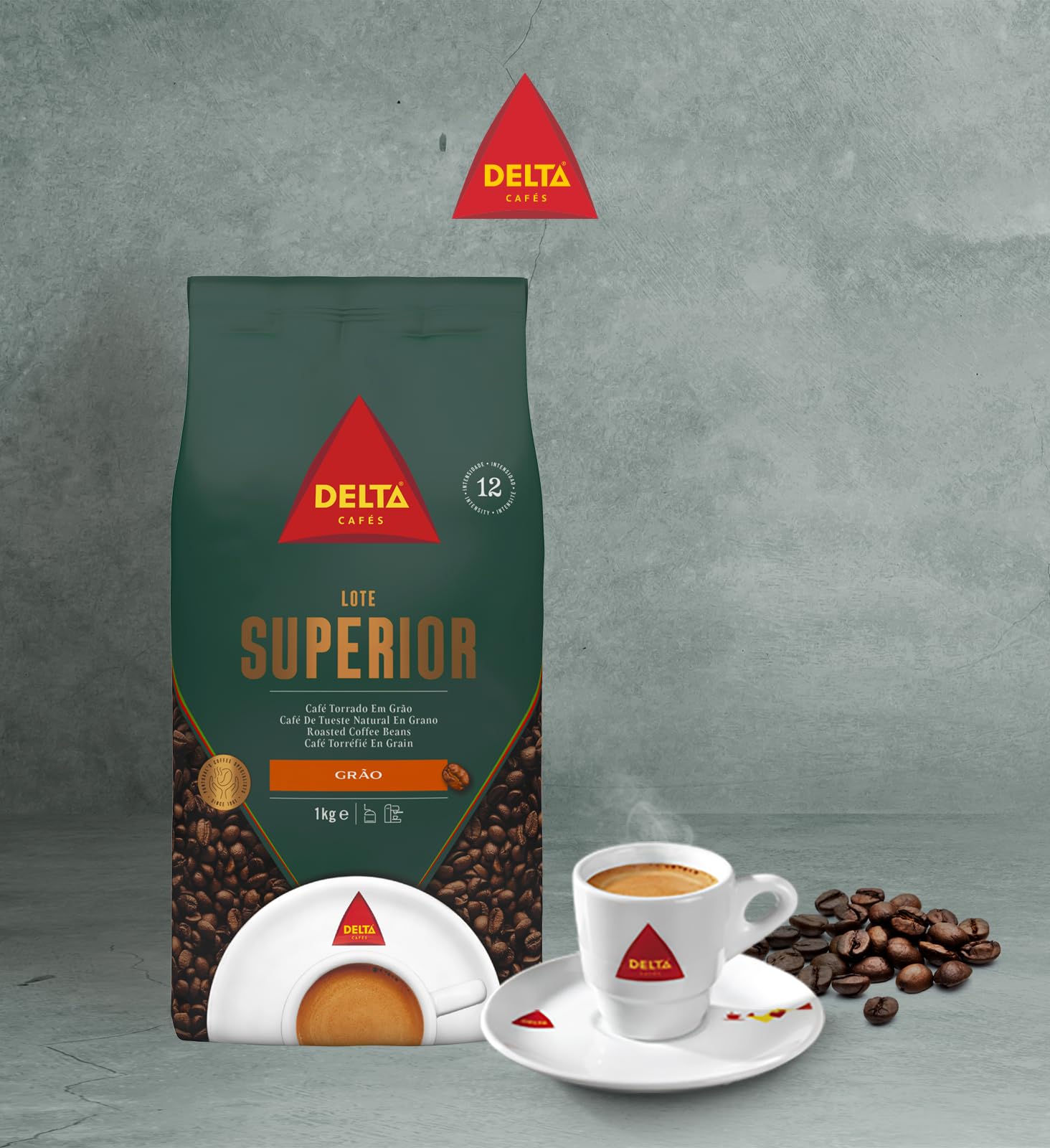 Delta Cafés - Café en Grano Superior - Pack 2 x 1 Kg - Intensidad 12 - Mezcla de Granos Arábica y Robusta - Cuerpo Pleno y Aroma Enérgico con Notas de Especias, Palomitas y Frutos Secos Tostados