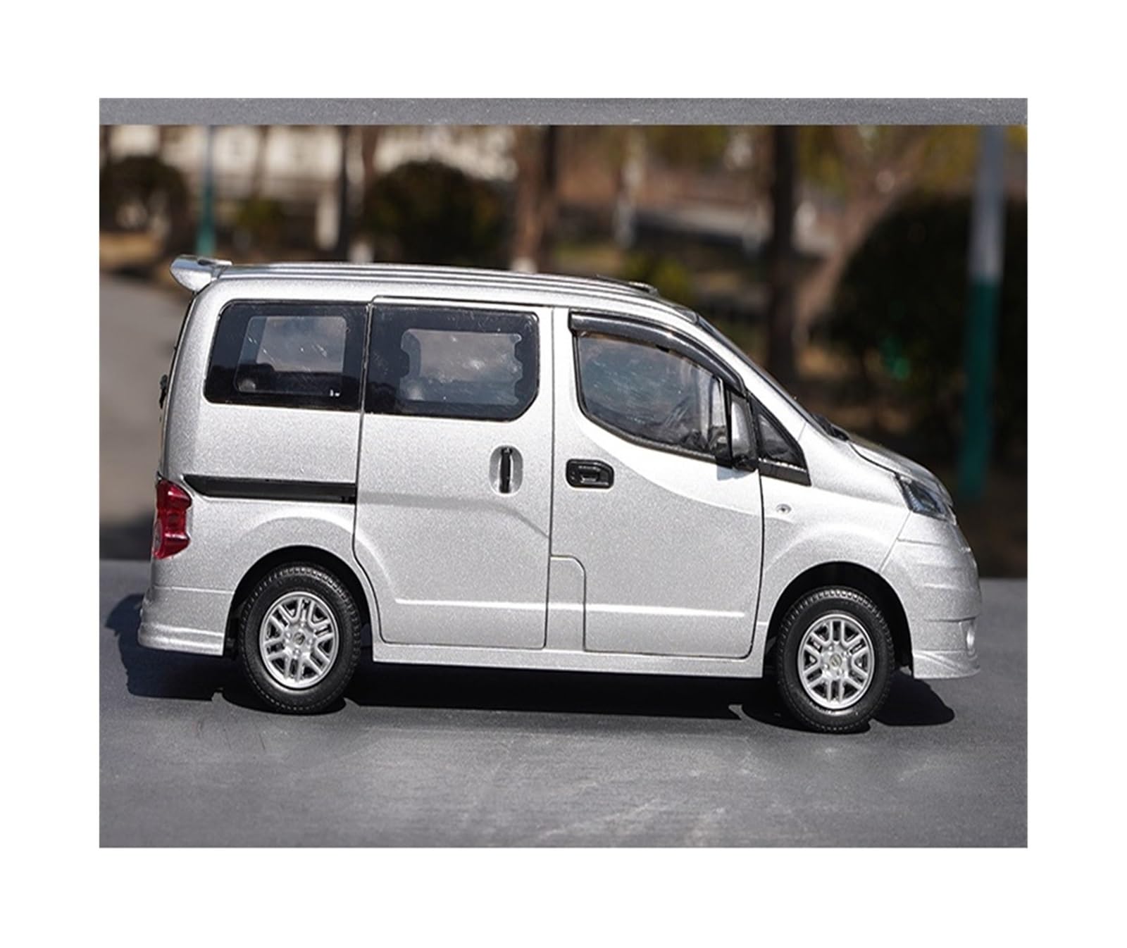 Amazon | ミニカーモデル 1:18スケール、日産NV200ビジネスMPVダイ