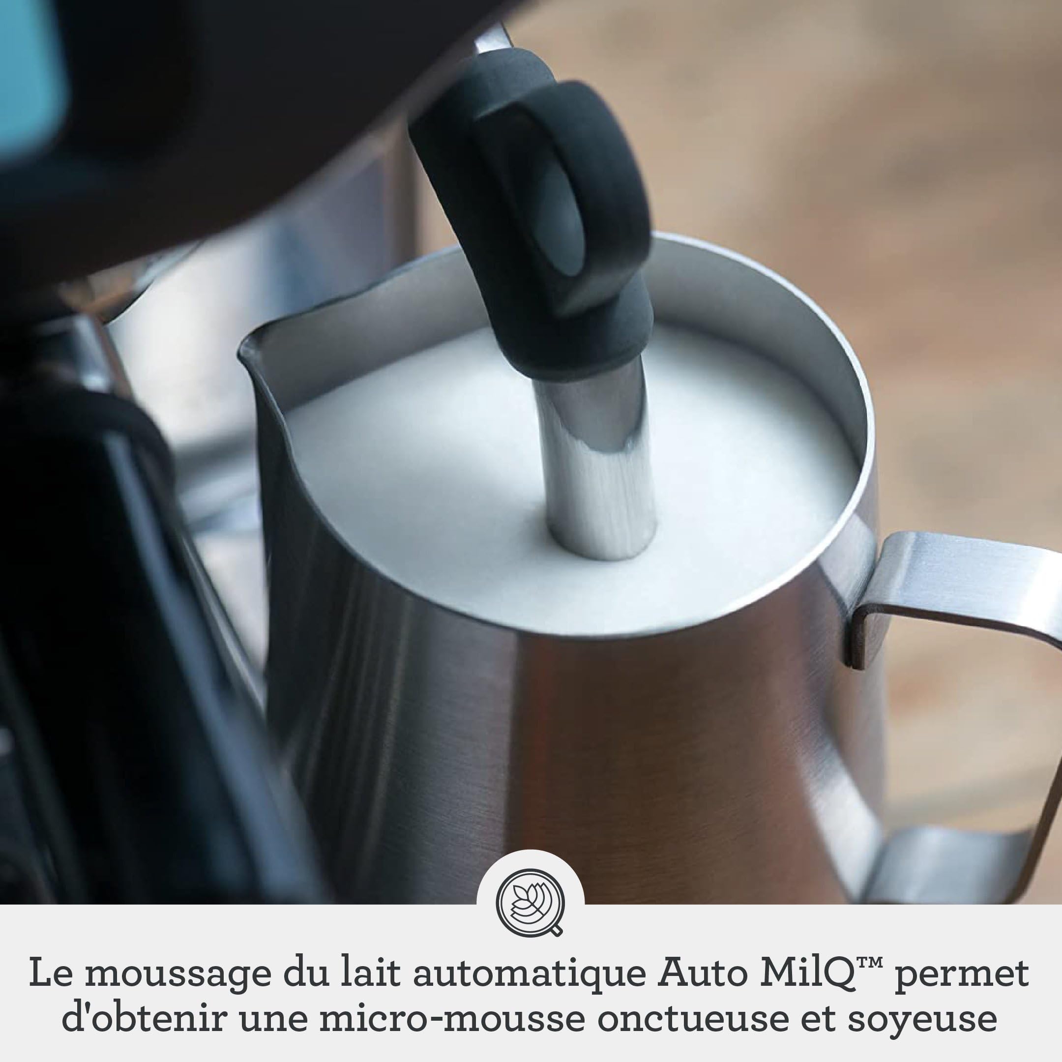 Sage - The Barista Touch - Machine à Café avec Mousseur à Lait Automatique & Moulin Intégré - Écran Tactile, Tampon Amovible, 5 Programmes - Machine Expresso - Acier Inoxydable Brossé