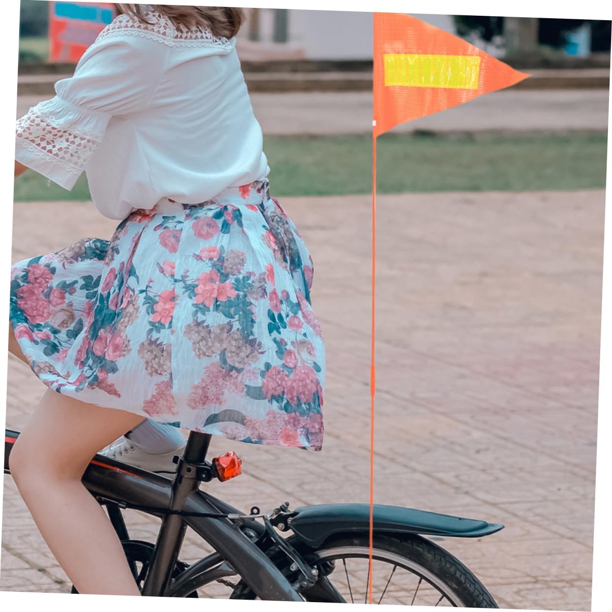 Abaodam 2pcs Reflective Bicycle Safety Flags with Fiberglass Poles for Boys and Girls Cycling Multi-Section Warning Flags for Mountain Bikes and Child Bicycles