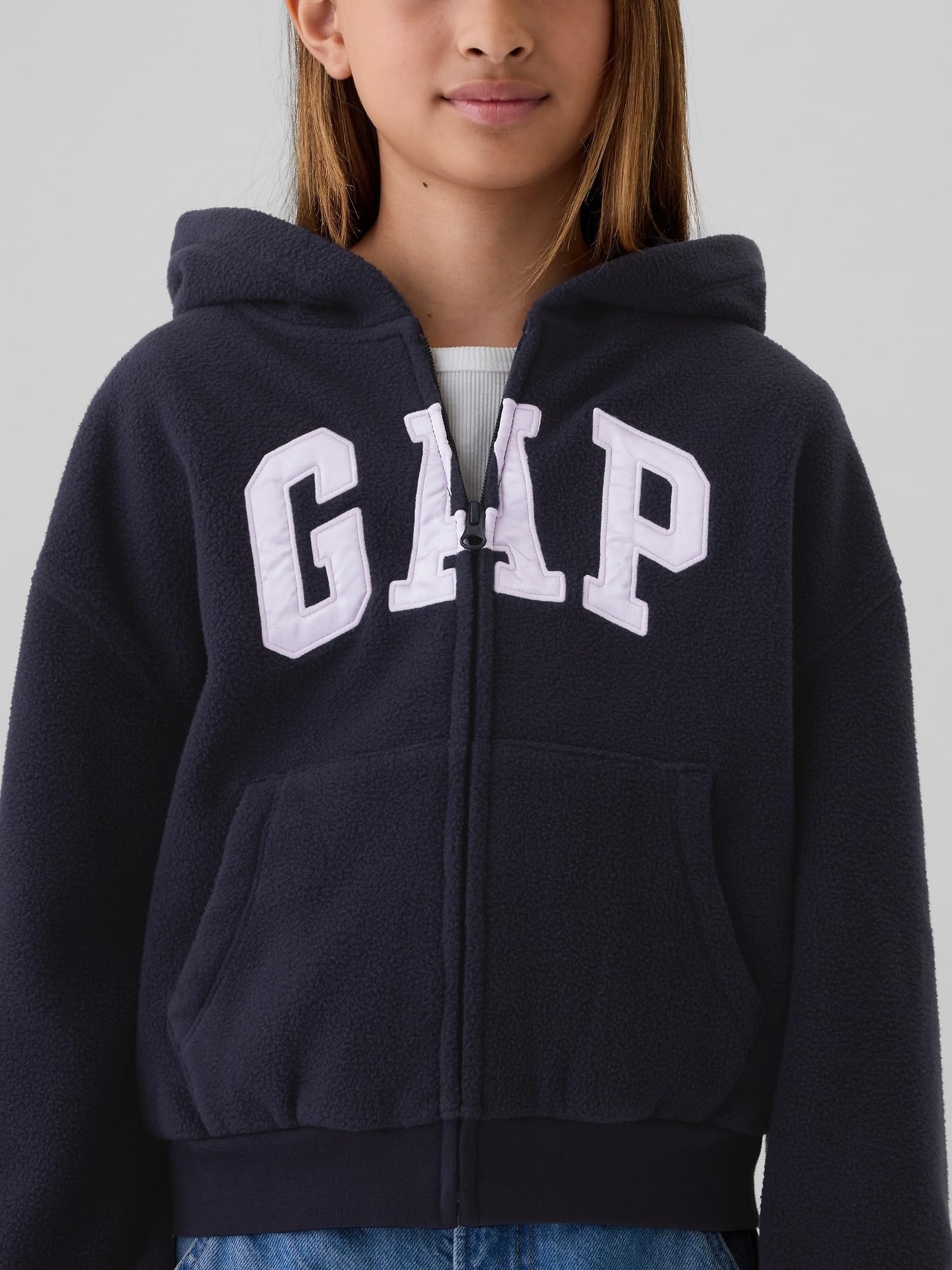 GAP Camiseta de forro polar con cremallera completa para niña