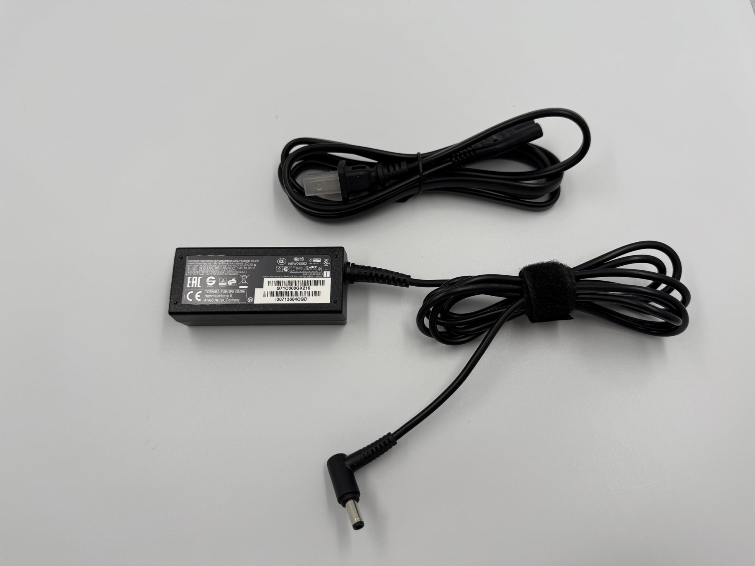 TOSHIBA dynabook ノートPC 本体 美品 + ACアダプター dynabook 新品 [純正] 東芝 ACアダプター PA5367U-1ACA 丸ピン